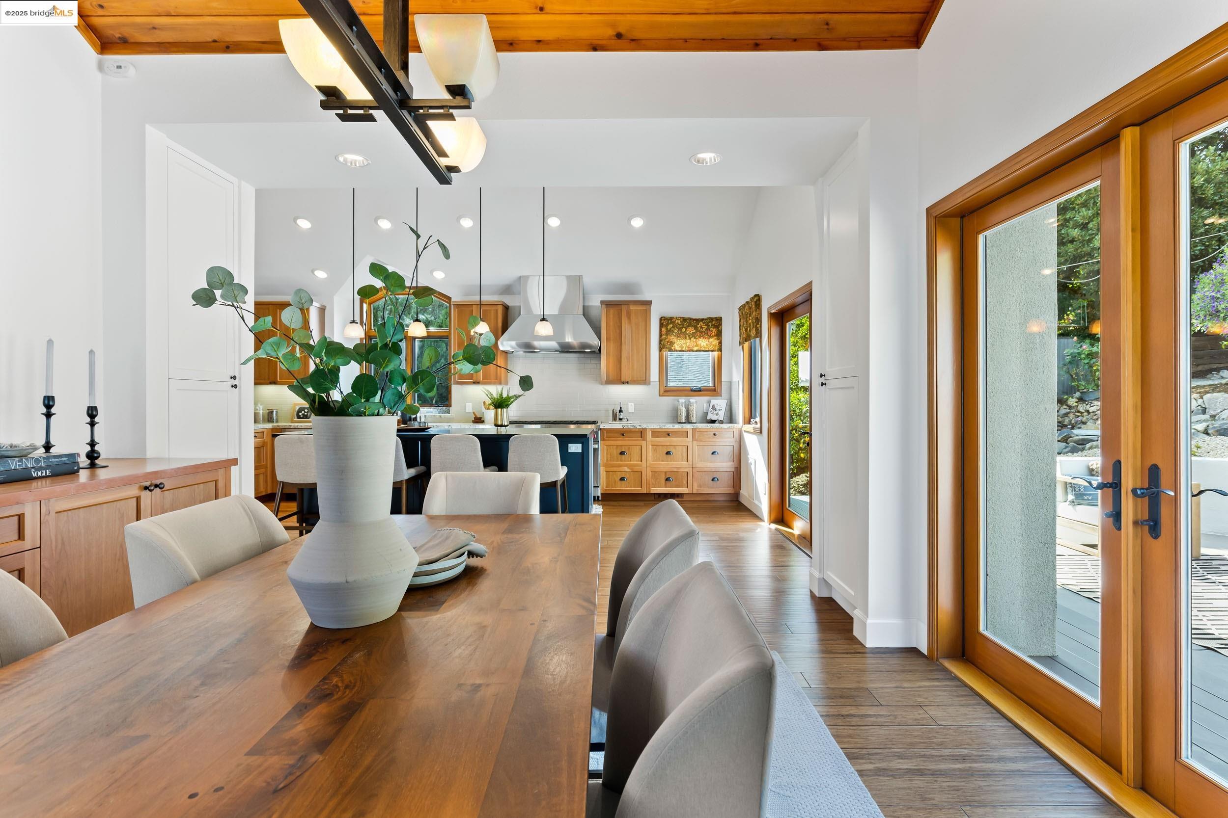 6154 Buena Vista Ave, Oakland, California 94618, 3 Bedrooms Bedrooms, 6 Rooms Rooms,2 BathroomsBathrooms,Residential,For Sale,6154 Buena Vista Ave,41096719