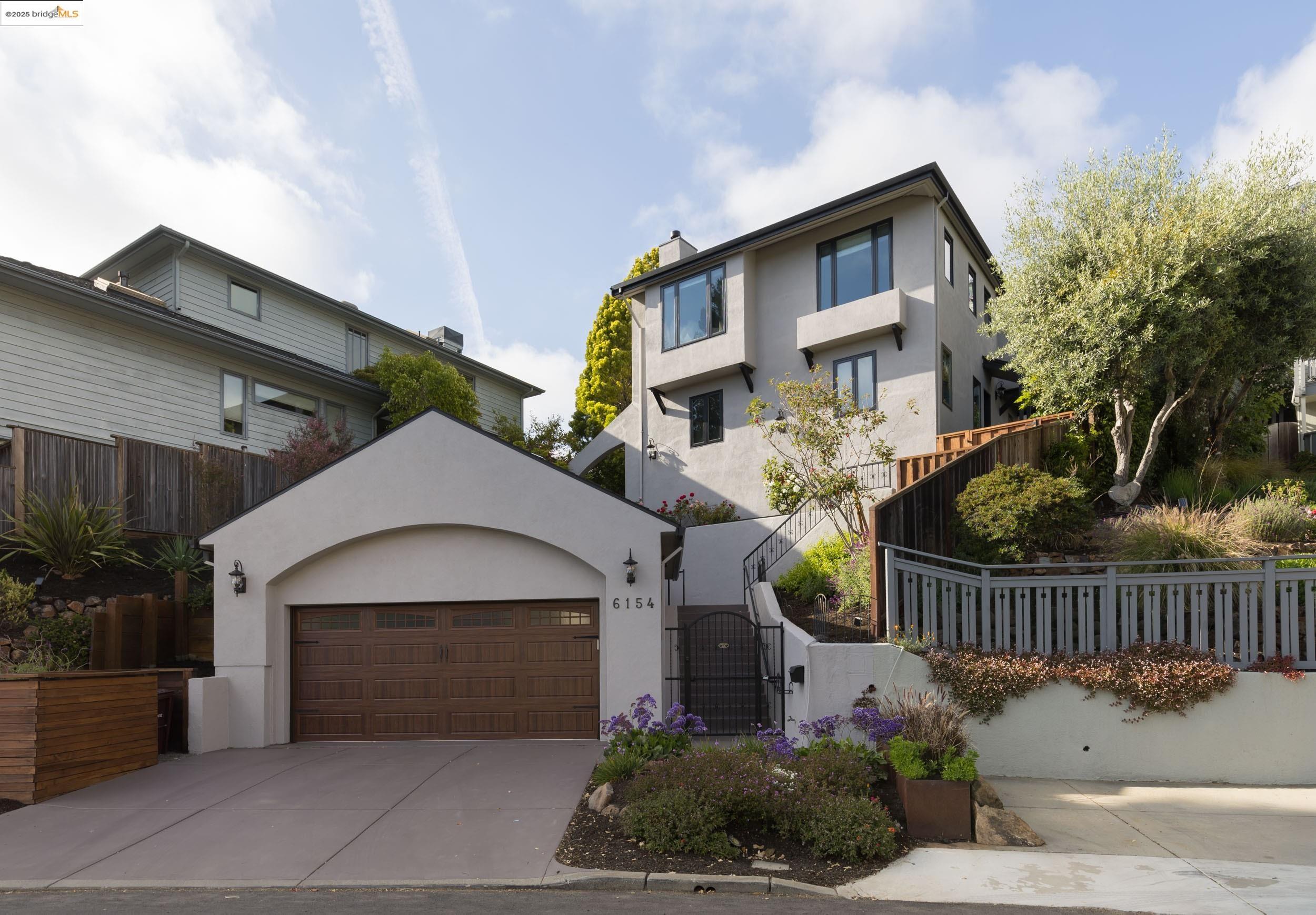 6154 Buena Vista Ave, Oakland, California 94618, 3 Bedrooms Bedrooms, 6 Rooms Rooms,2 BathroomsBathrooms,Residential,For Sale,6154 Buena Vista Ave,41096719