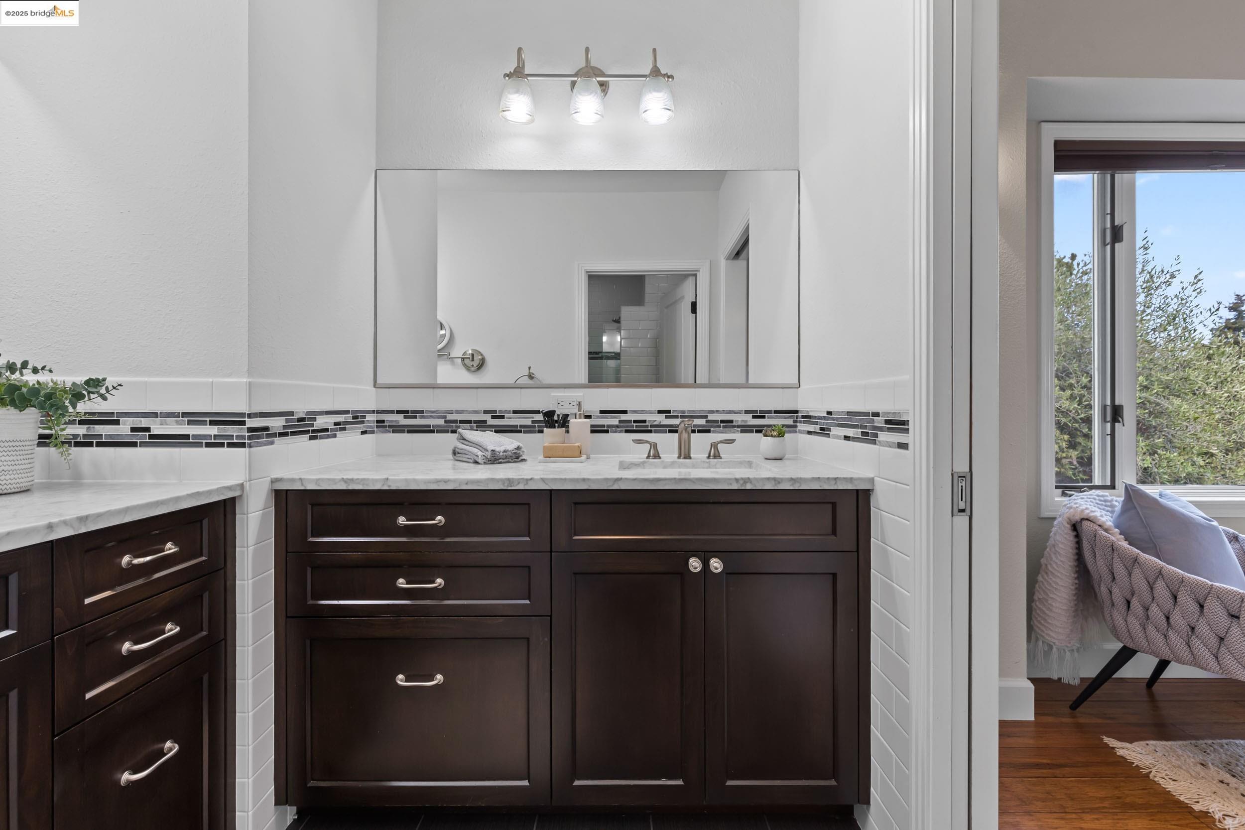 6154 Buena Vista Ave, Oakland, California 94618, 3 Bedrooms Bedrooms, 6 Rooms Rooms,2 BathroomsBathrooms,Residential,For Sale,6154 Buena Vista Ave,41096719