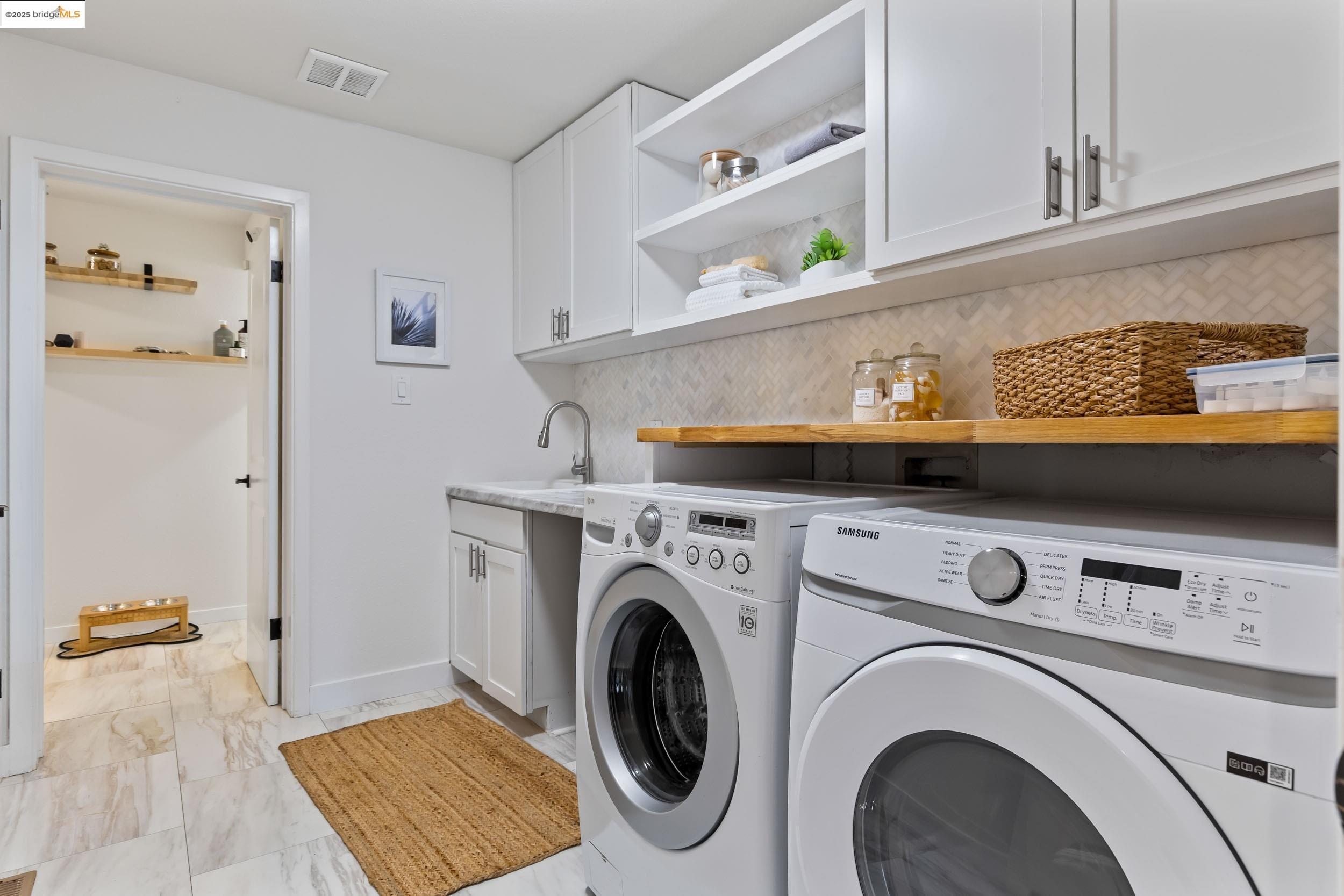 6154 Buena Vista Ave, Oakland, California 94618, 3 Bedrooms Bedrooms, 6 Rooms Rooms,2 BathroomsBathrooms,Residential,For Sale,6154 Buena Vista Ave,41096719
