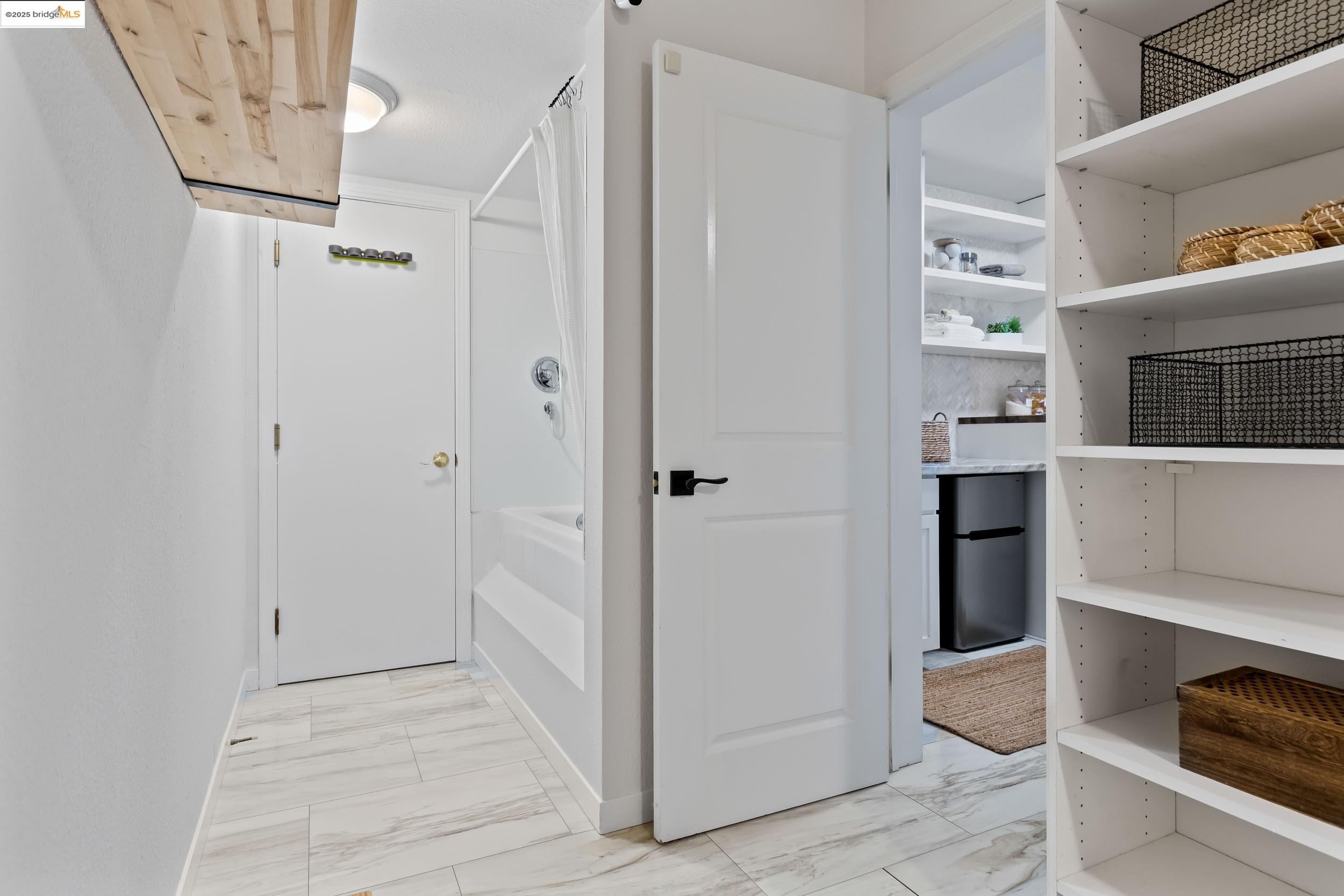 6154 Buena Vista Ave, Oakland, California 94618, 3 Bedrooms Bedrooms, 6 Rooms Rooms,2 BathroomsBathrooms,Residential,For Sale,6154 Buena Vista Ave,41096719