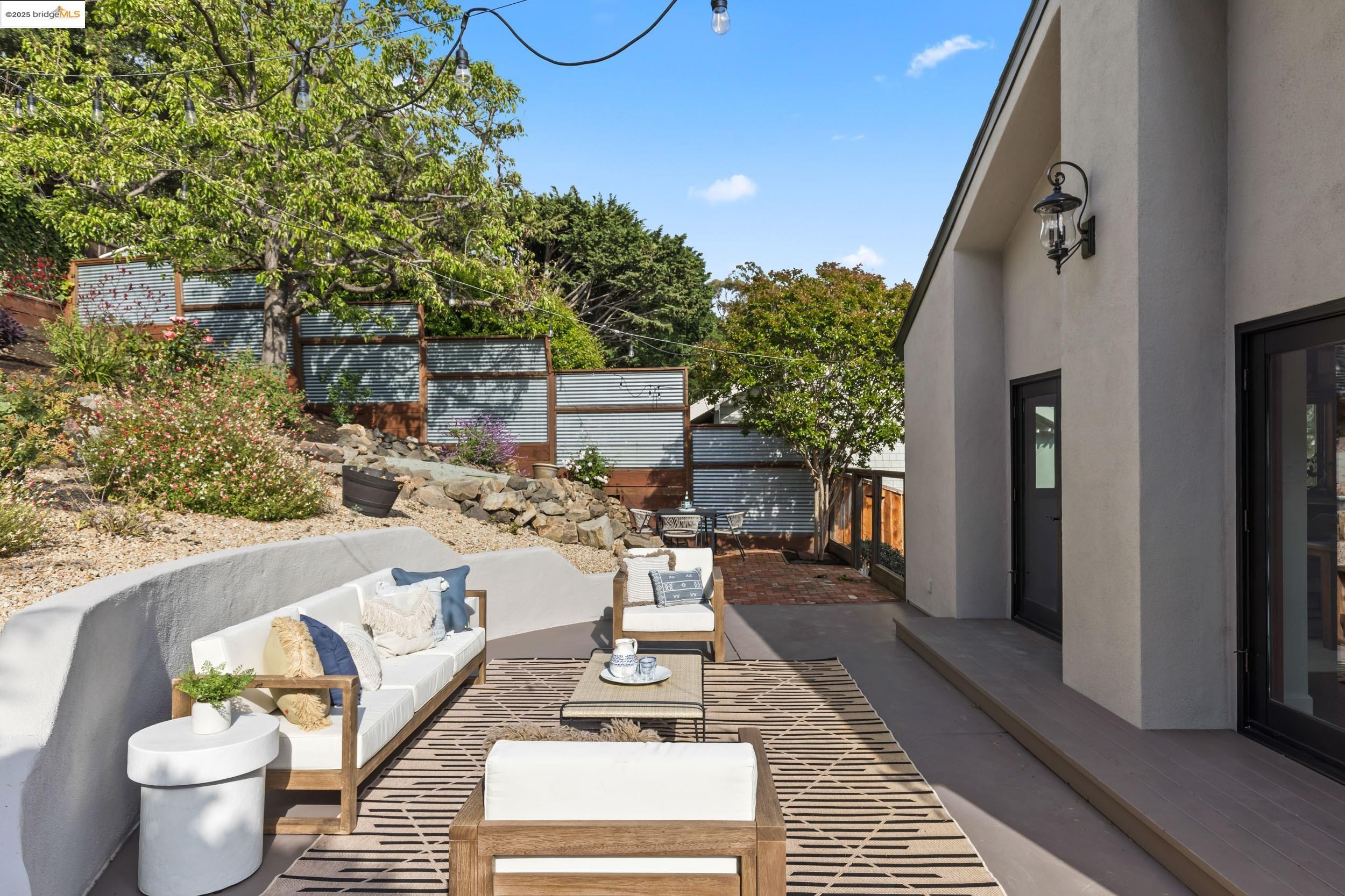 6154 Buena Vista Ave, Oakland, California 94618, 3 Bedrooms Bedrooms, 6 Rooms Rooms,2 BathroomsBathrooms,Residential,For Sale,6154 Buena Vista Ave,41096719