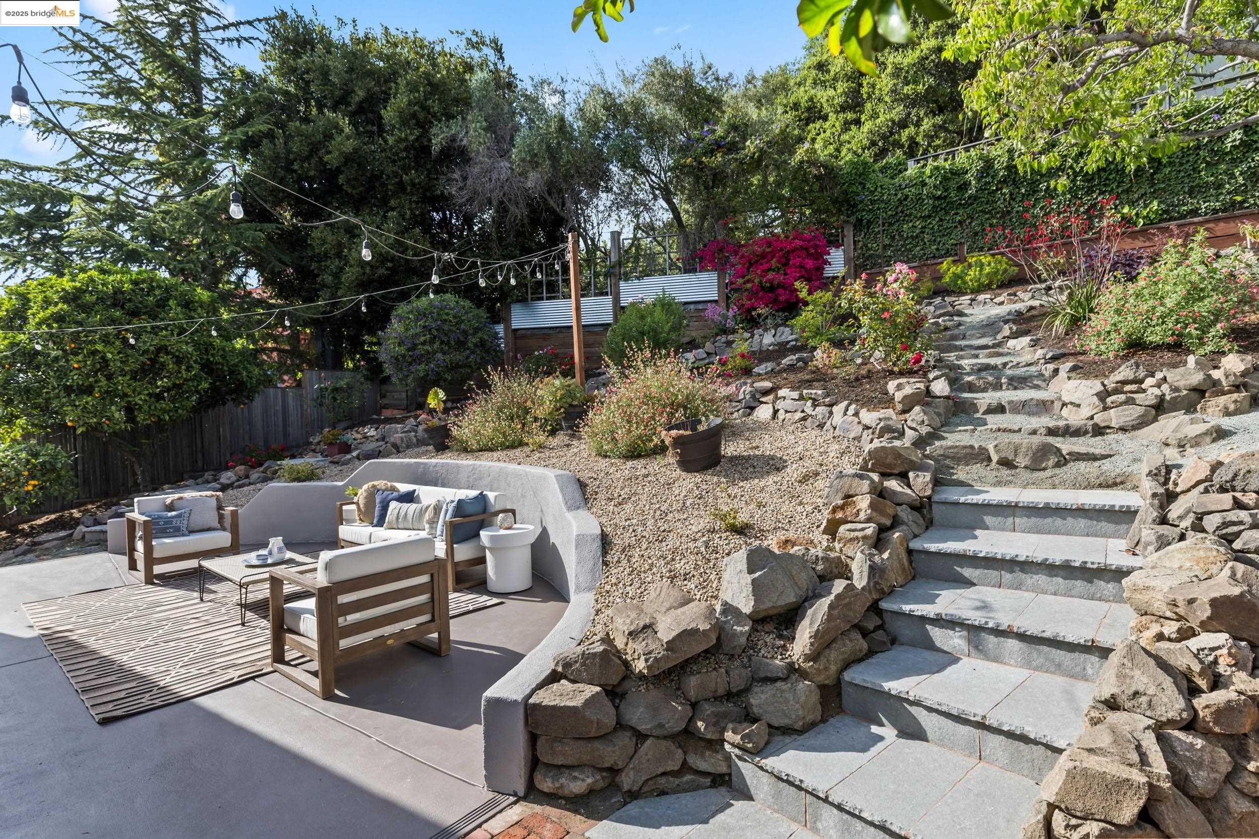 6154 Buena Vista Ave, Oakland, California 94618, 3 Bedrooms Bedrooms, 6 Rooms Rooms,2 BathroomsBathrooms,Residential,For Sale,6154 Buena Vista Ave,41096719