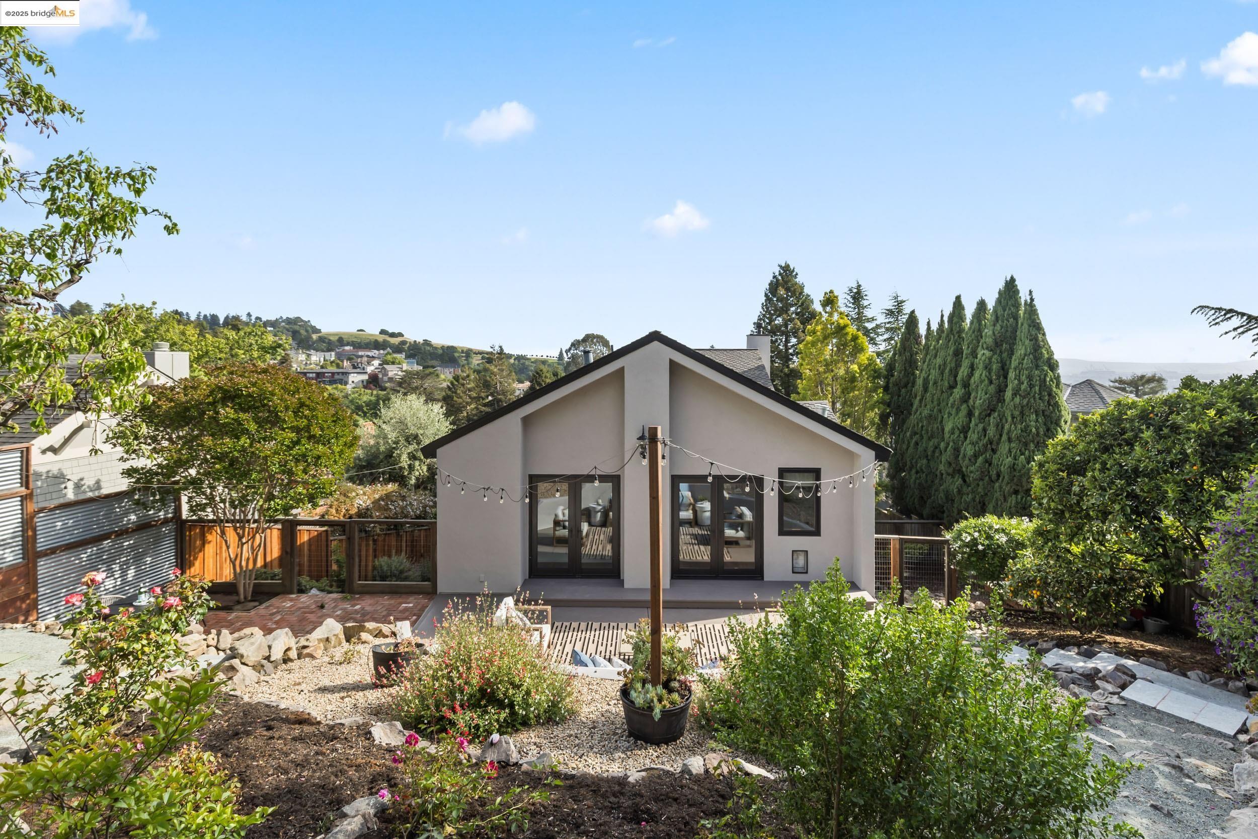 6154 Buena Vista Ave, Oakland, California 94618, 3 Bedrooms Bedrooms, 6 Rooms Rooms,2 BathroomsBathrooms,Residential,For Sale,6154 Buena Vista Ave,41096719