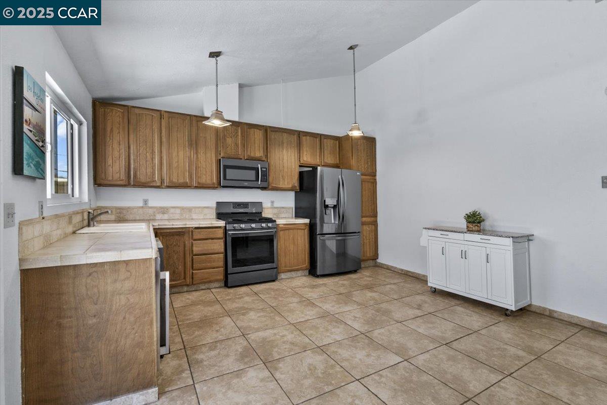 Detail Gallery Image 11 of 23 For 1360 Laurel Ln #7,  San Luis Obispo,  CA 93401 - 3 Beds | 2 Baths