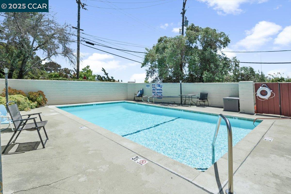 Detail Gallery Image 22 of 23 For 1360 Laurel Ln #7,  San Luis Obispo,  CA 93401 - 3 Beds | 2 Baths