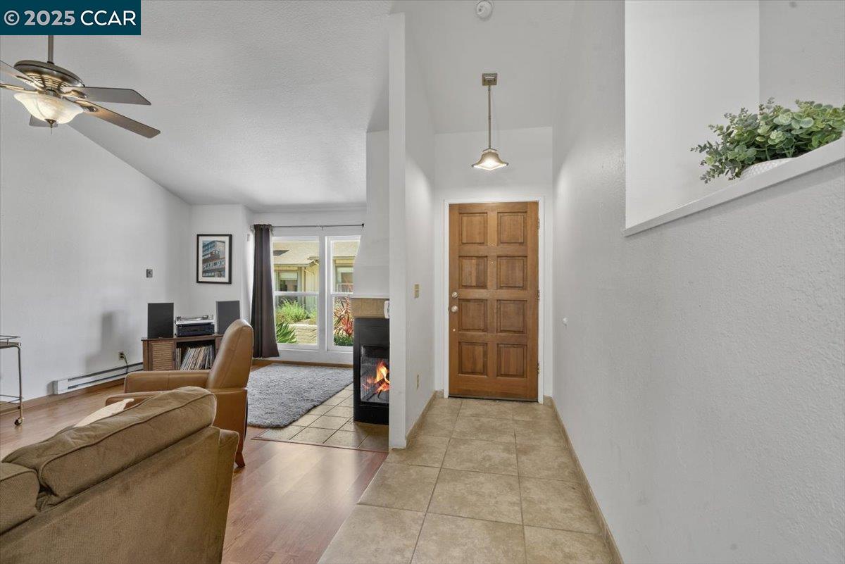 Detail Gallery Image 5 of 23 For 1360 Laurel Ln #7,  San Luis Obispo,  CA 93401 - 3 Beds | 2 Baths