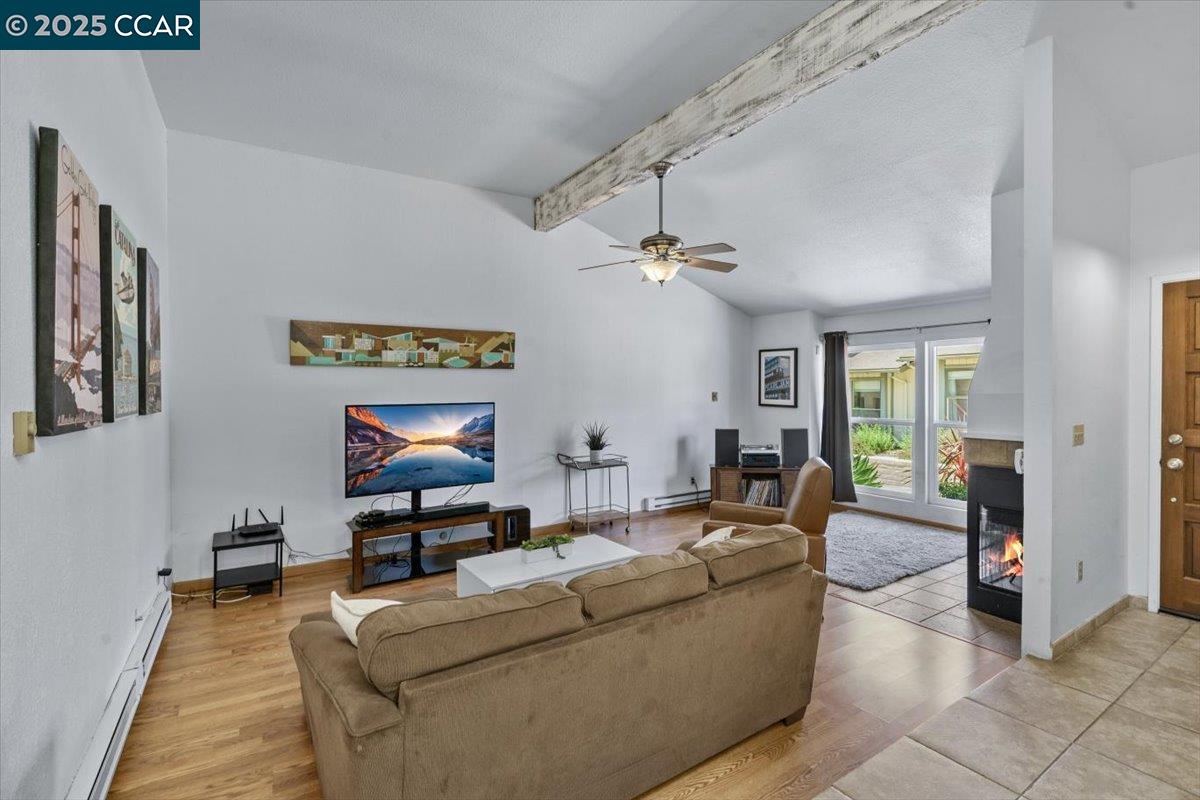 Detail Gallery Image 6 of 23 For 1360 Laurel Ln #7,  San Luis Obispo,  CA 93401 - 3 Beds | 2 Baths