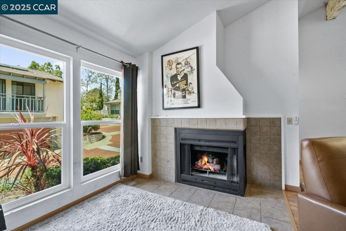Detail Gallery Image 8 of 23 For 1360 Laurel Ln #7,  San Luis Obispo,  CA 93401 - 3 Beds | 2 Baths