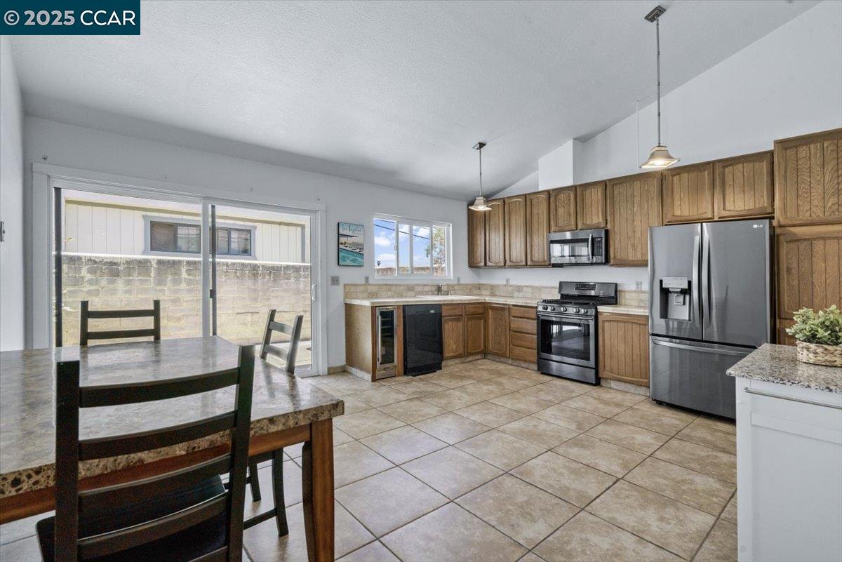 Detail Gallery Image 10 of 23 For 1360 Laurel Ln #7,  San Luis Obispo,  CA 93401 - 3 Beds | 2 Baths