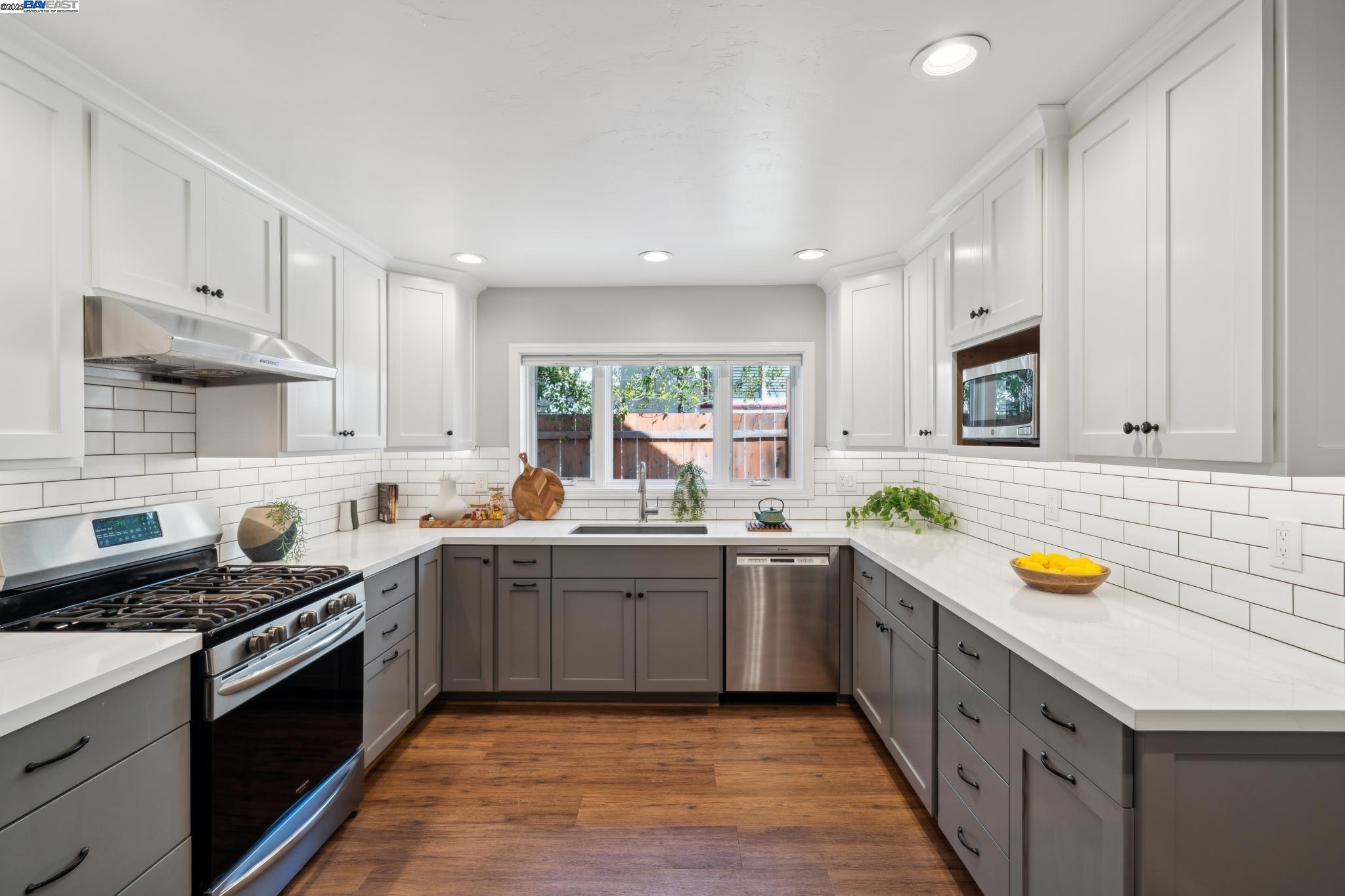 935 Lincoln Ave, Alameda, California 94501, ,Residential Income,For Sale,935 Lincoln Ave,41096722