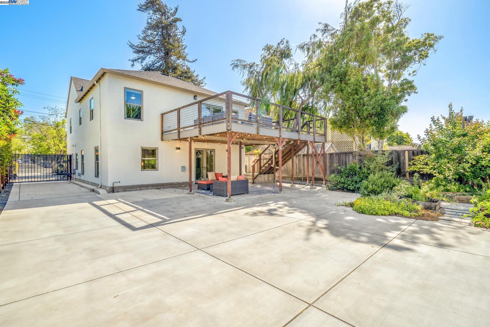 935 Lincoln Ave, Alameda, California 94501, ,Residential Income,For Sale,935 Lincoln Ave,41096722