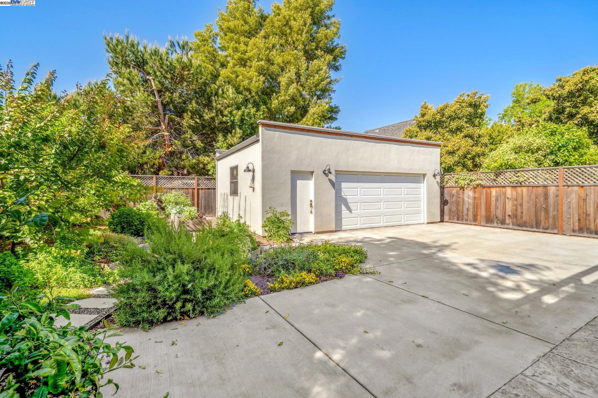935 Lincoln Ave, Alameda, California 94501, ,Residential Income,For Sale,935 Lincoln Ave,41096722