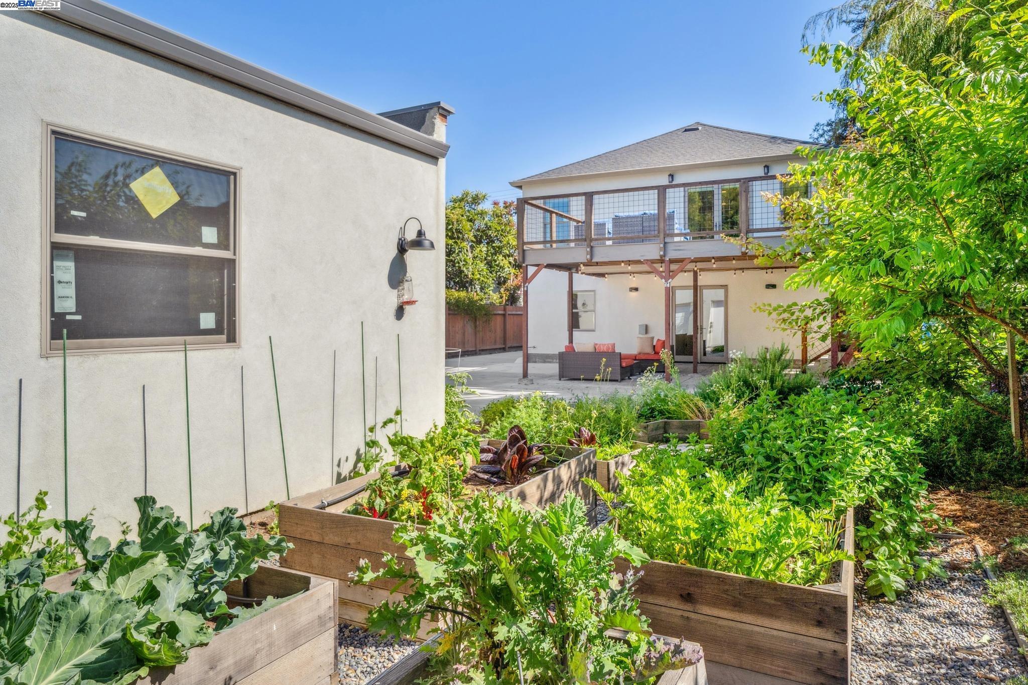 935 Lincoln Ave, Alameda, California 94501, ,Residential Income,For Sale,935 Lincoln Ave,41096722