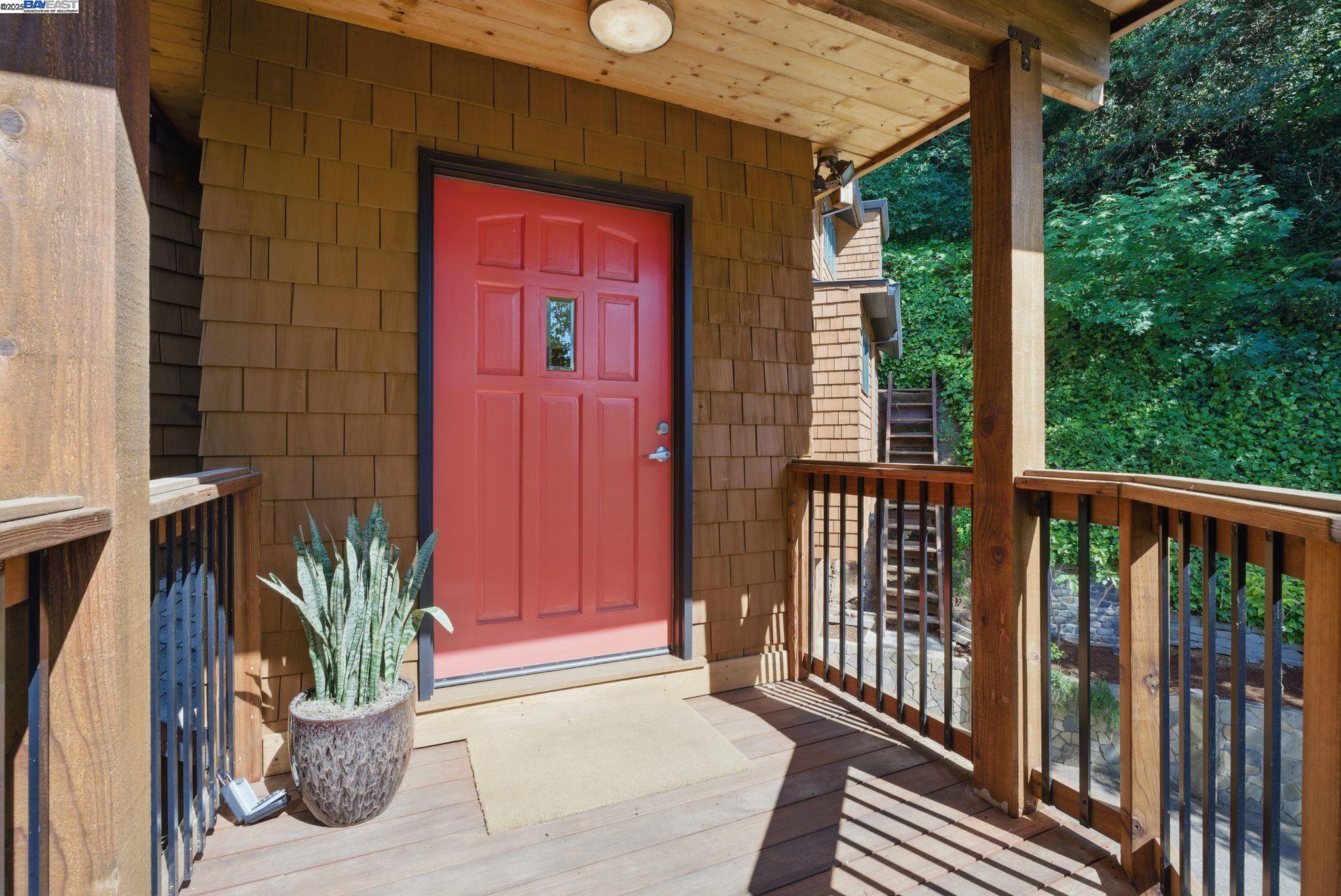 Detail Gallery Image 2 of 59 For 7380 Claremont Ave, Berkeley,  CA 94705 - 3 Beds | 2/1 Baths