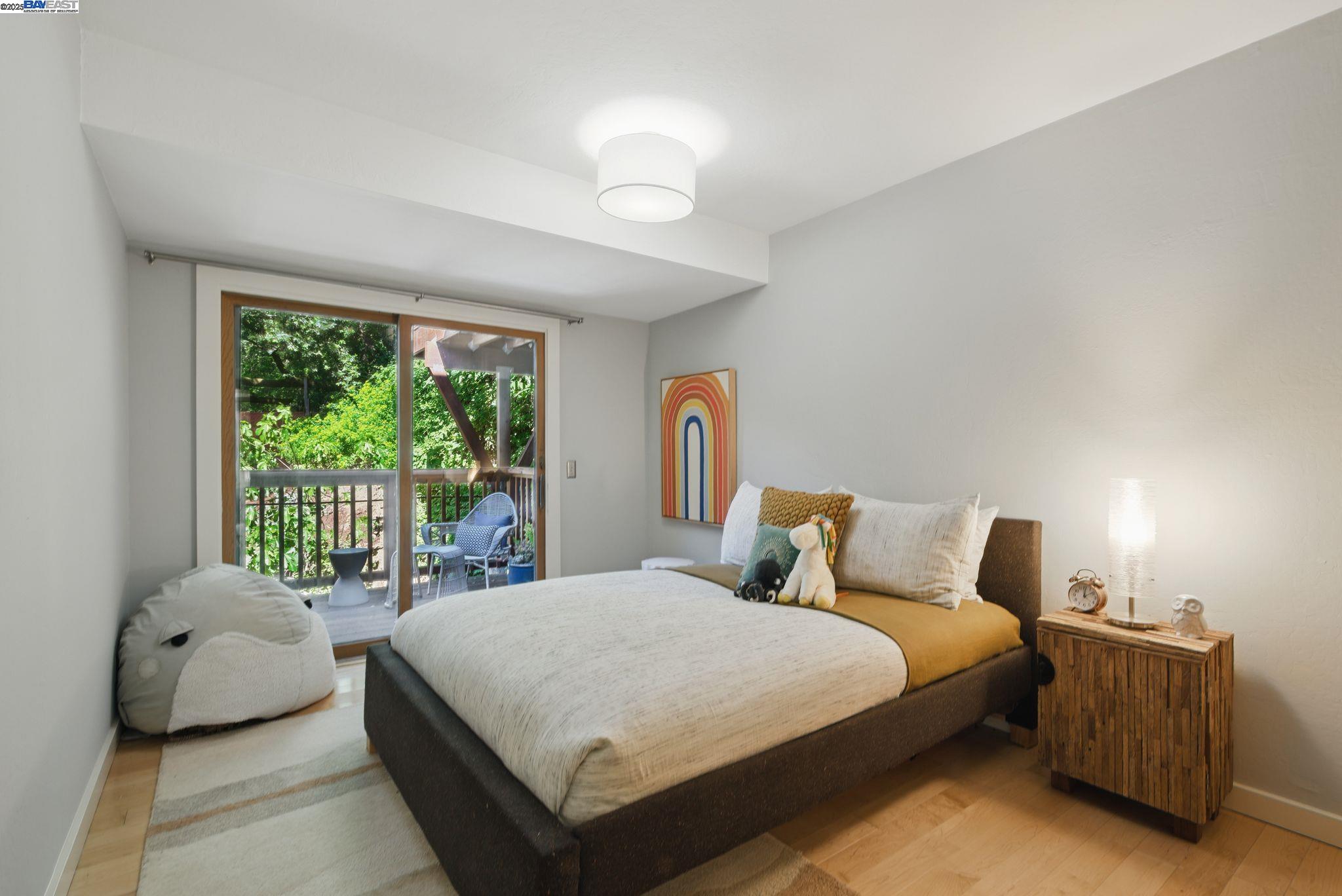 Detail Gallery Image 12 of 59 For 7380 Claremont Ave, Berkeley,  CA 94705 - 3 Beds | 2/1 Baths