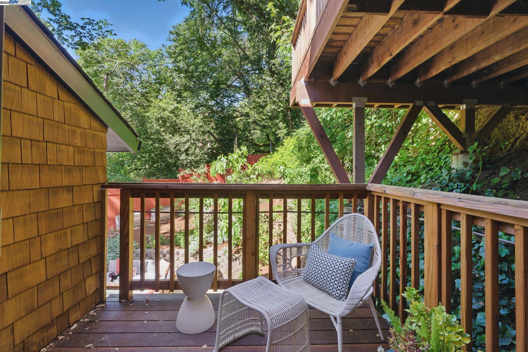 Detail Gallery Image 13 of 59 For 7380 Claremont Ave, Berkeley,  CA 94705 - 3 Beds | 2/1 Baths