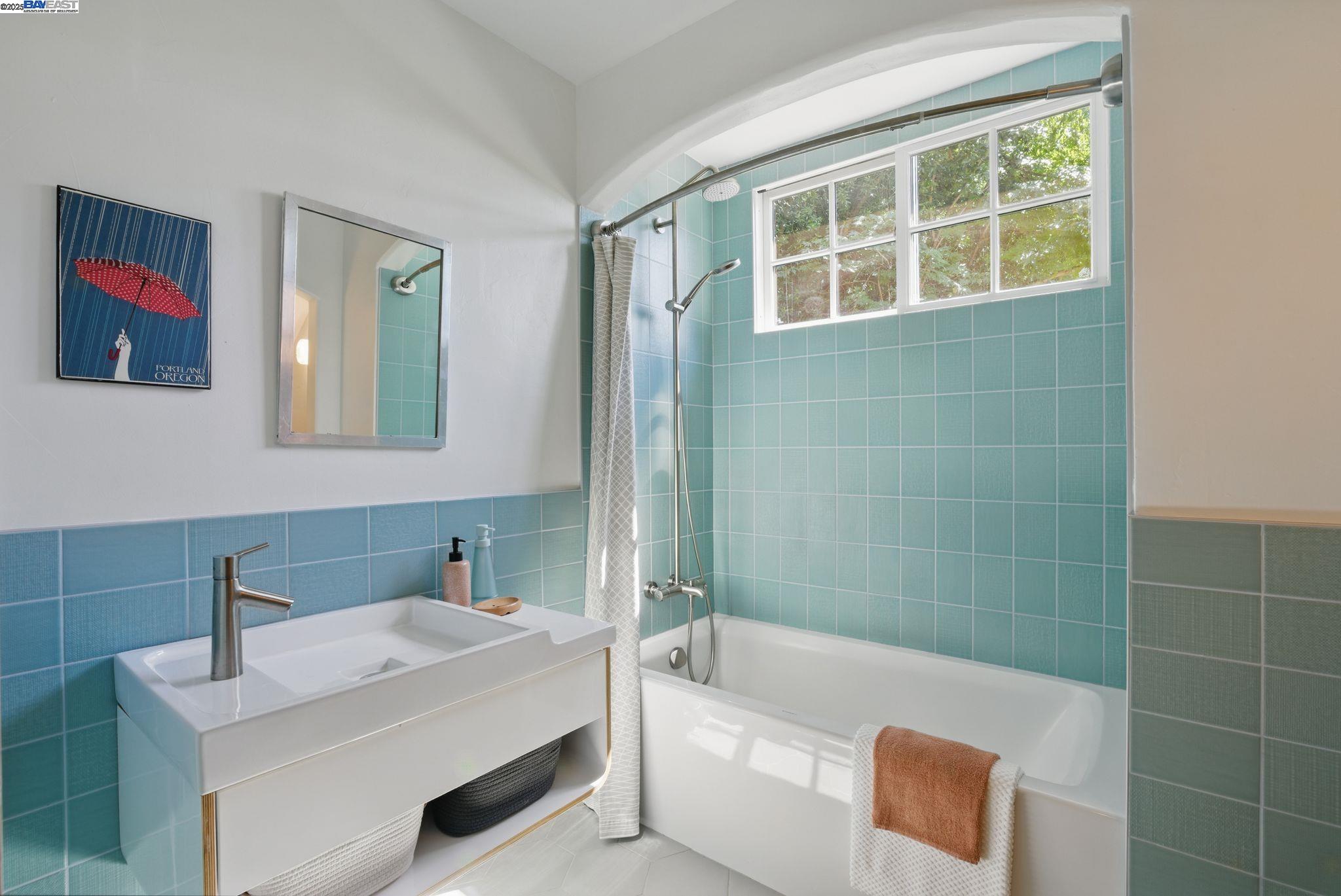 Detail Gallery Image 14 of 59 For 7380 Claremont Ave, Berkeley,  CA 94705 - 3 Beds | 2/1 Baths