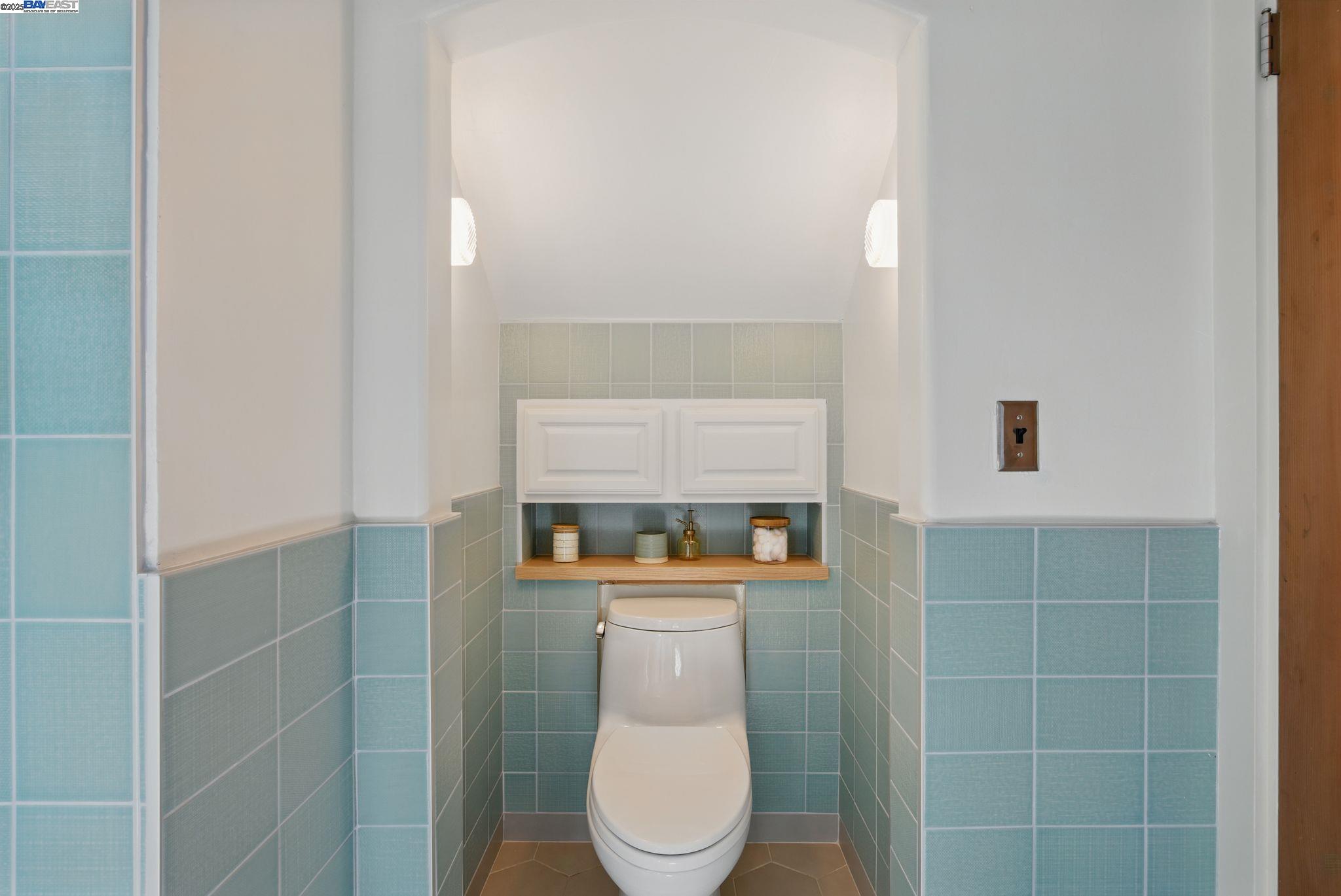 Detail Gallery Image 15 of 59 For 7380 Claremont Ave, Berkeley,  CA 94705 - 3 Beds | 2/1 Baths