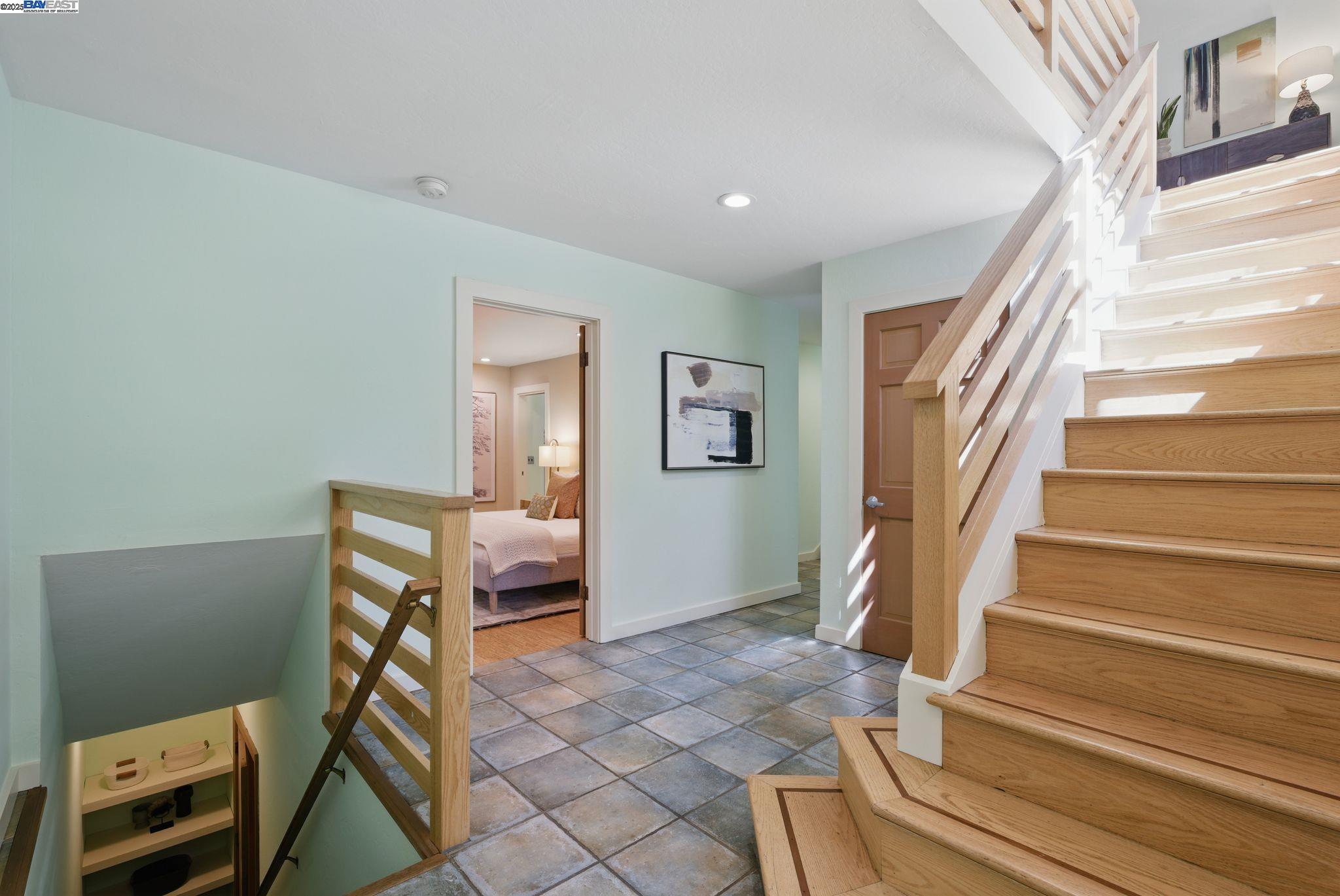 Detail Gallery Image 17 of 59 For 7380 Claremont Ave, Berkeley,  CA 94705 - 3 Beds | 2/1 Baths