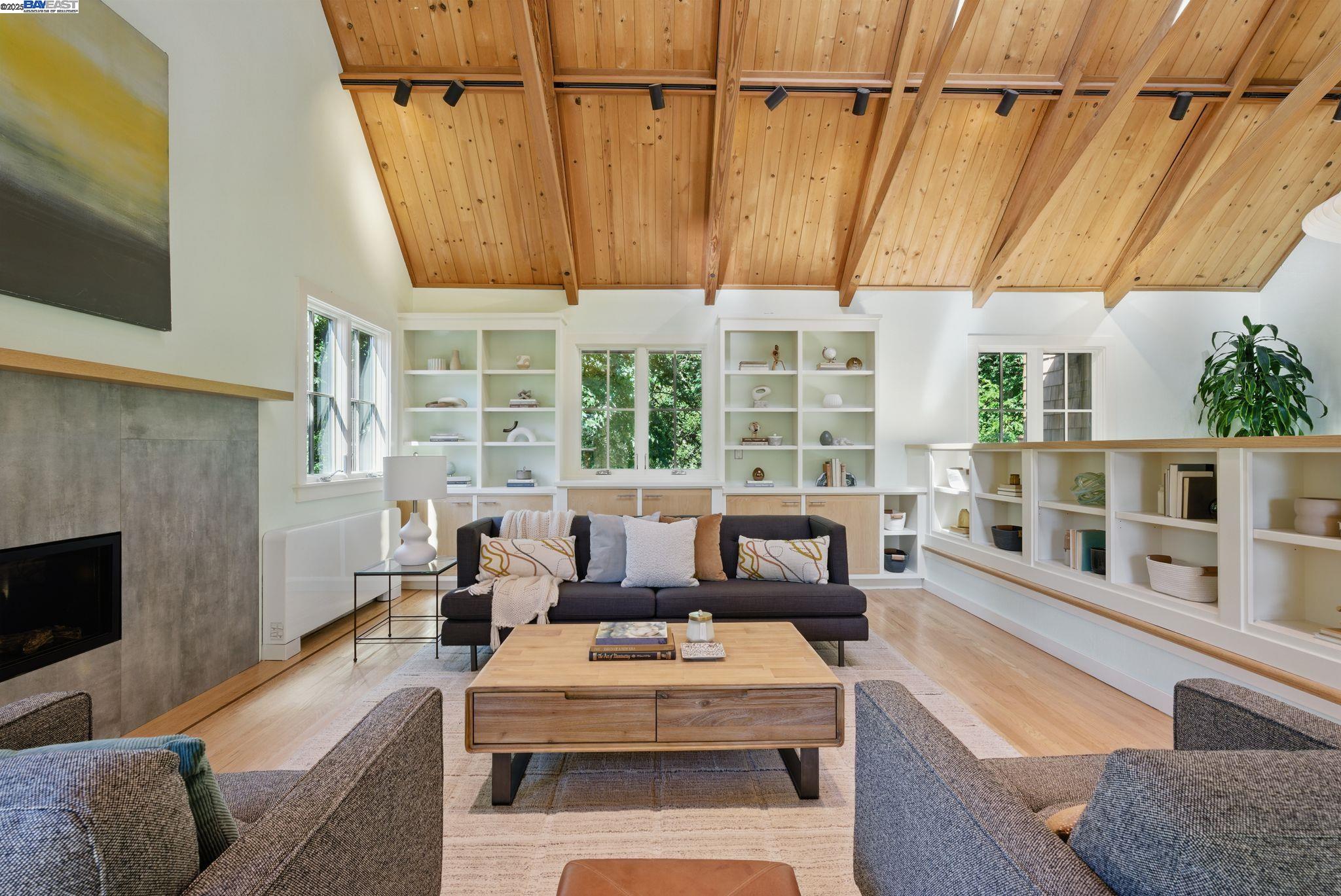Detail Gallery Image 21 of 59 For 7380 Claremont Ave, Berkeley,  CA 94705 - 3 Beds | 2/1 Baths