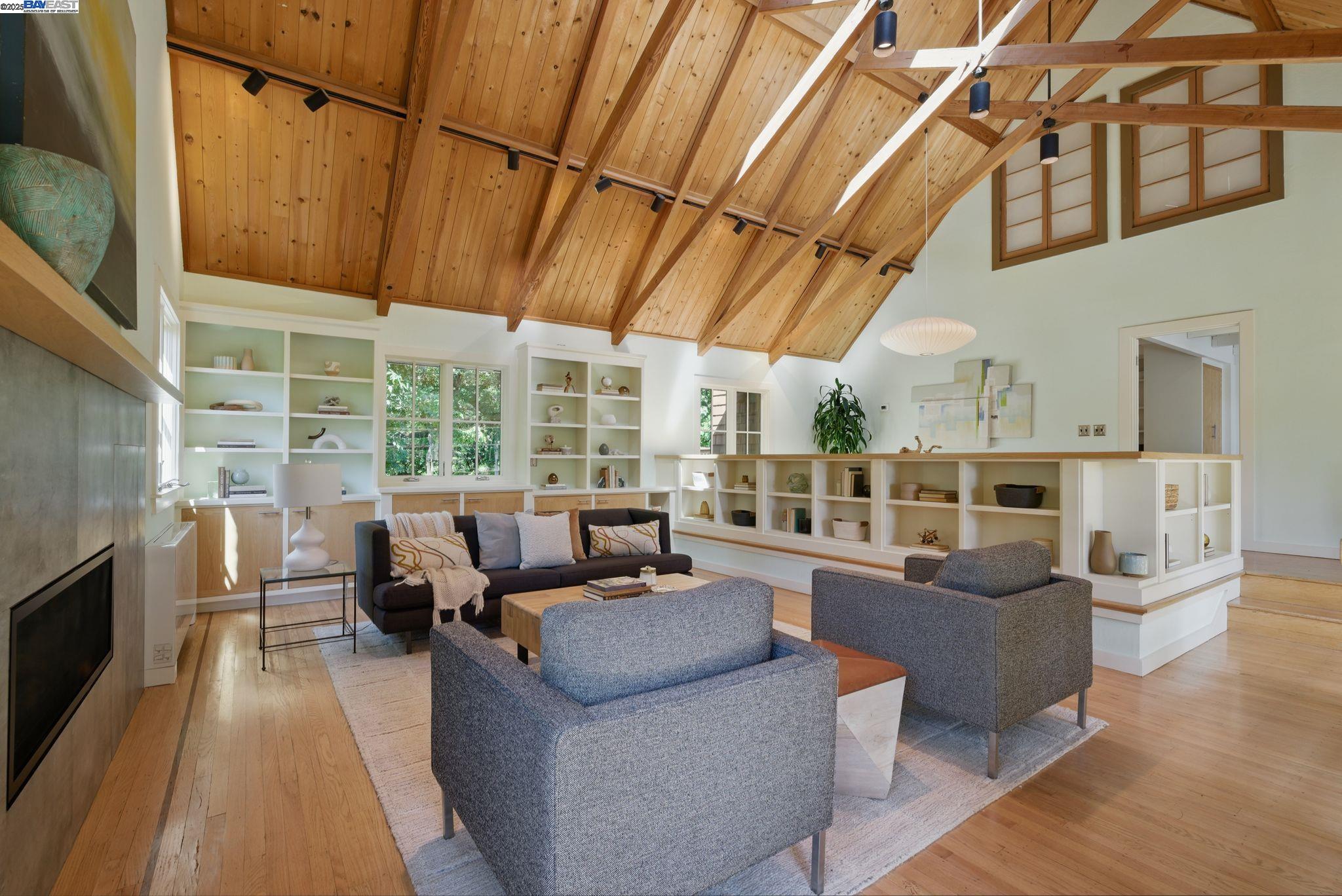 Detail Gallery Image 22 of 59 For 7380 Claremont Ave, Berkeley,  CA 94705 - 3 Beds | 2/1 Baths