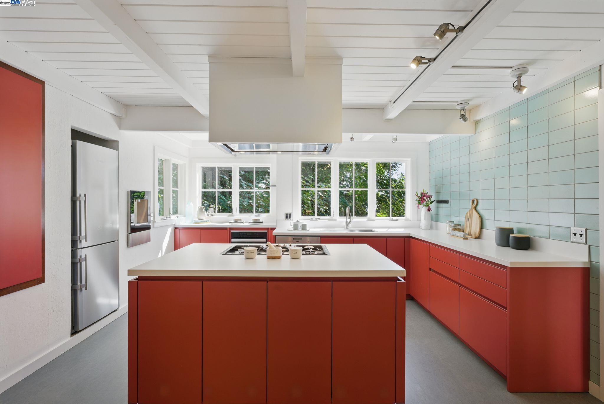 Detail Gallery Image 29 of 59 For 7380 Claremont Ave, Berkeley,  CA 94705 - 3 Beds | 2/1 Baths