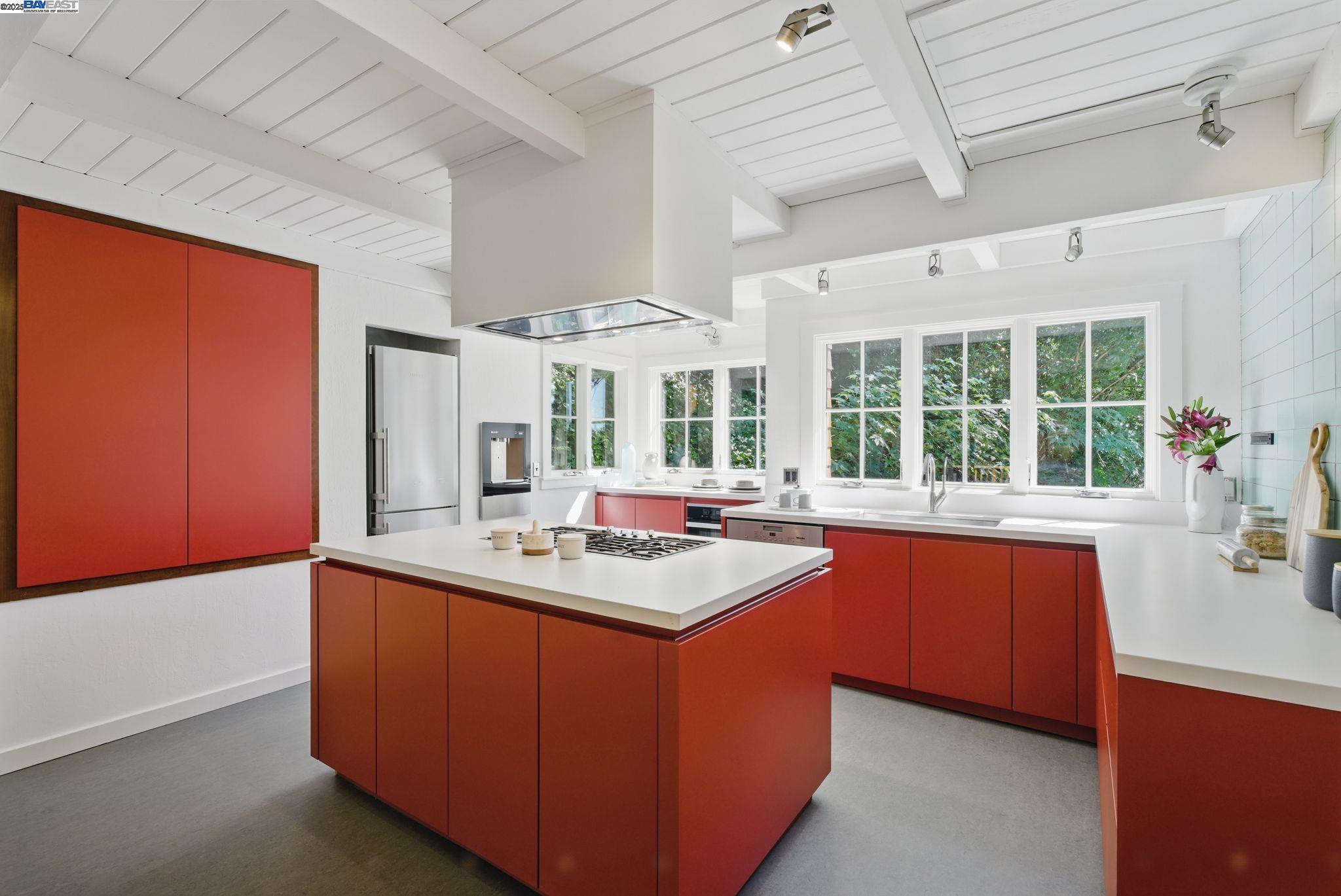 Detail Gallery Image 34 of 59 For 7380 Claremont Ave, Berkeley,  CA 94705 - 3 Beds | 2/1 Baths