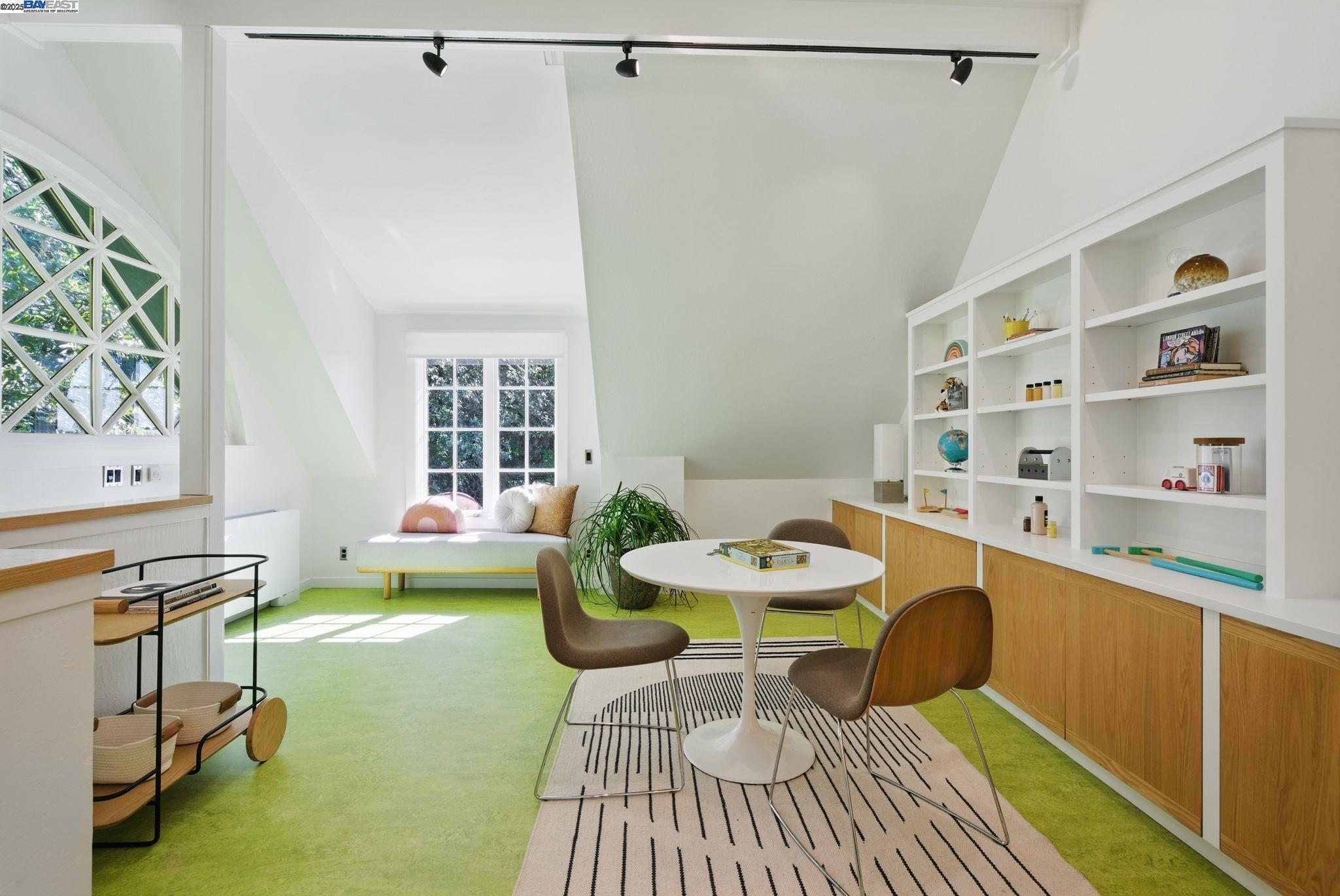 Detail Gallery Image 45 of 59 For 7380 Claremont Ave, Berkeley,  CA 94705 - 3 Beds | 2/1 Baths