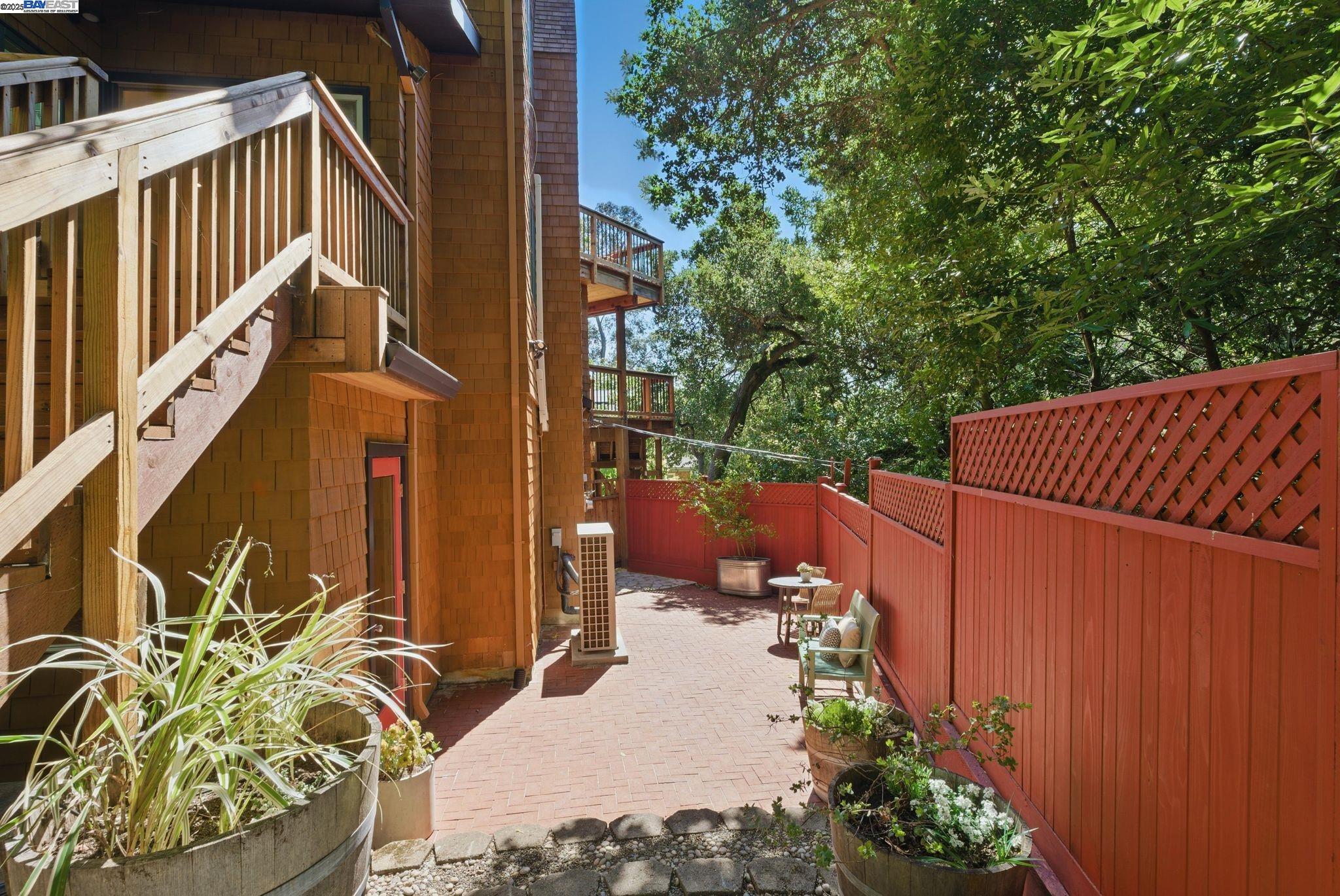 Detail Gallery Image 49 of 59 For 7380 Claremont Ave, Berkeley,  CA 94705 - 3 Beds | 2/1 Baths