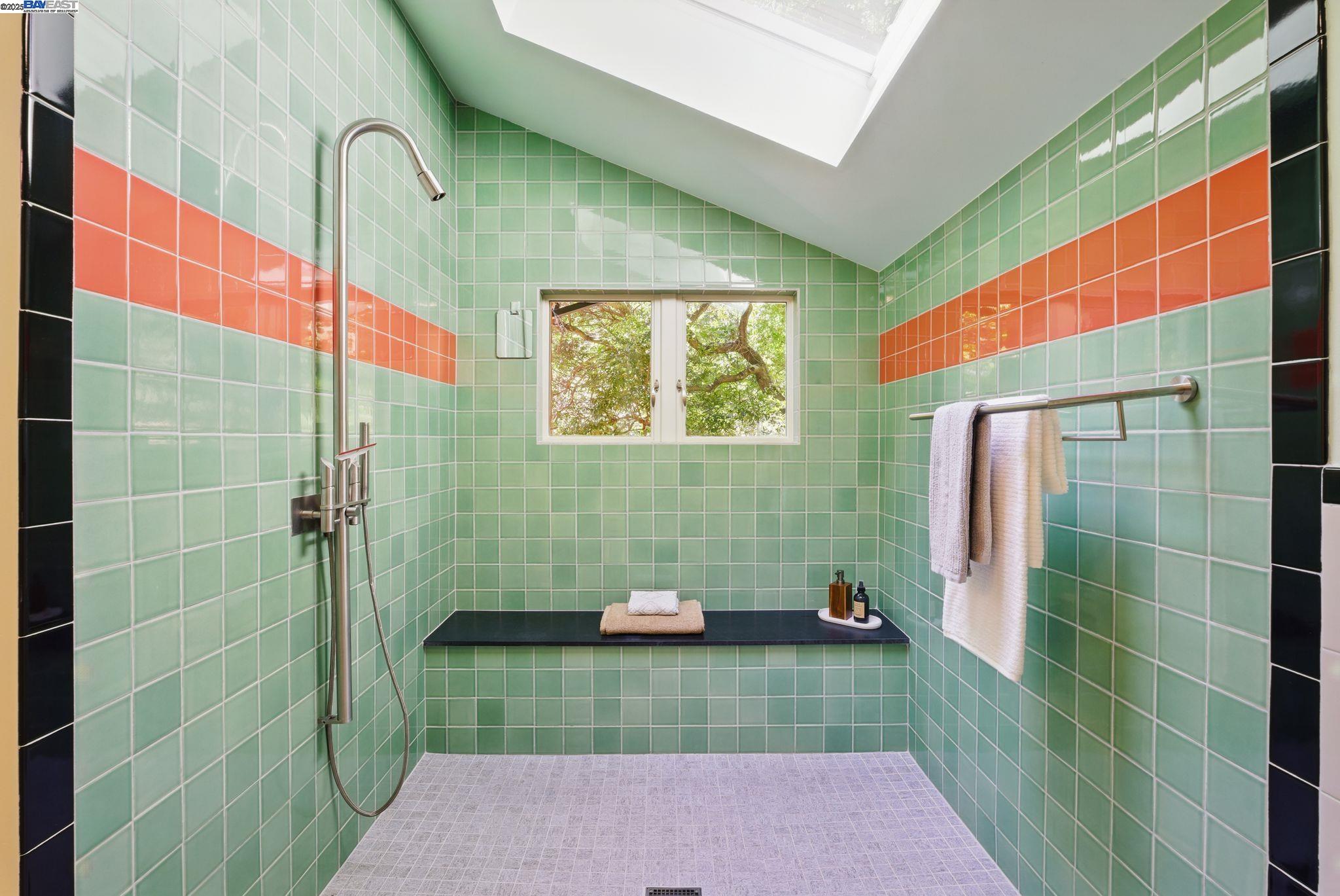 Detail Gallery Image 9 of 59 For 7380 Claremont Ave, Berkeley,  CA 94705 - 3 Beds | 2/1 Baths