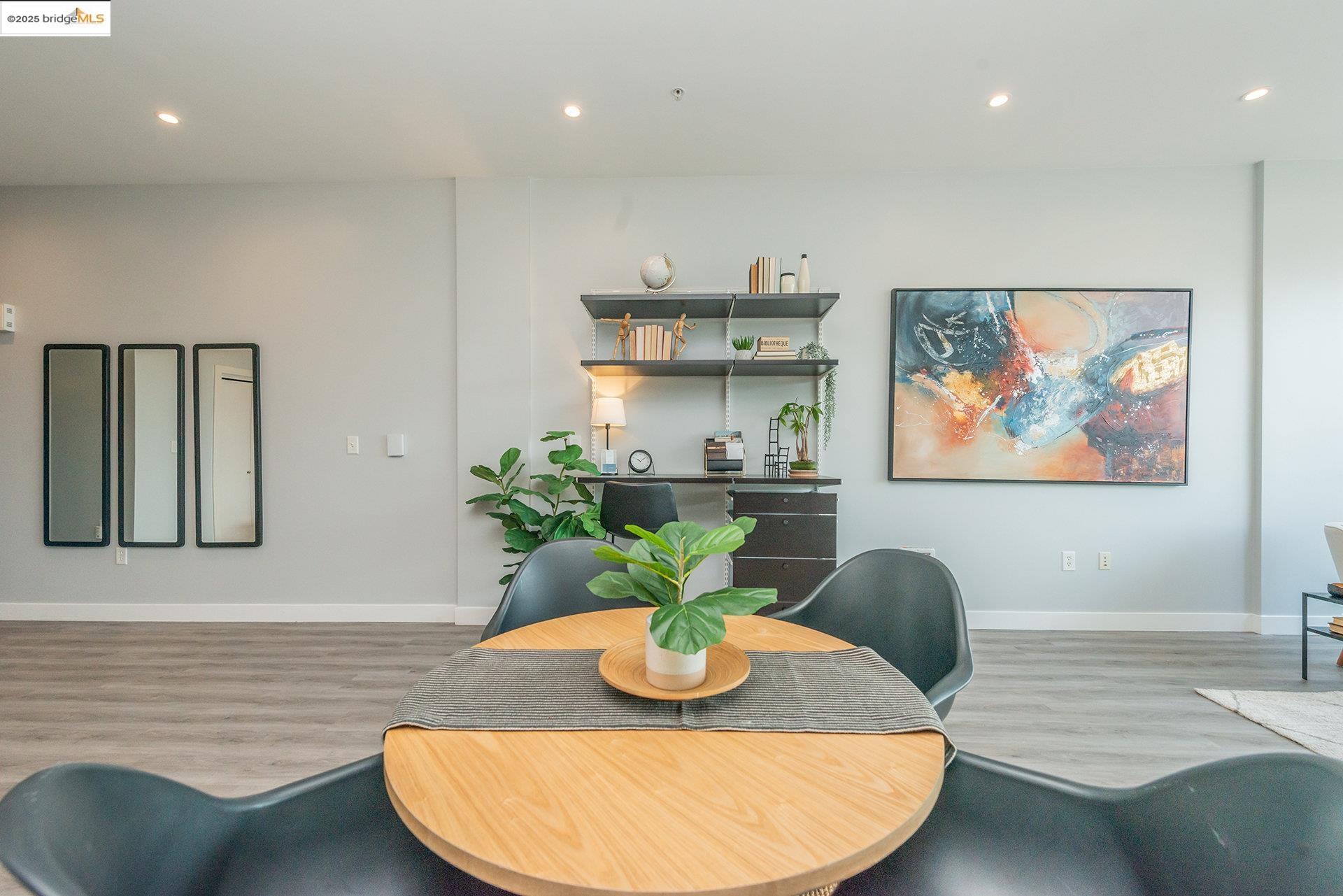 1001 46Th St # 220, Emeryville, California 94608, 1 Bedroom Bedrooms, 3 Rooms Rooms,1 BathroomBathrooms,Residential,For Sale,1001 46Th St # 220,41096729