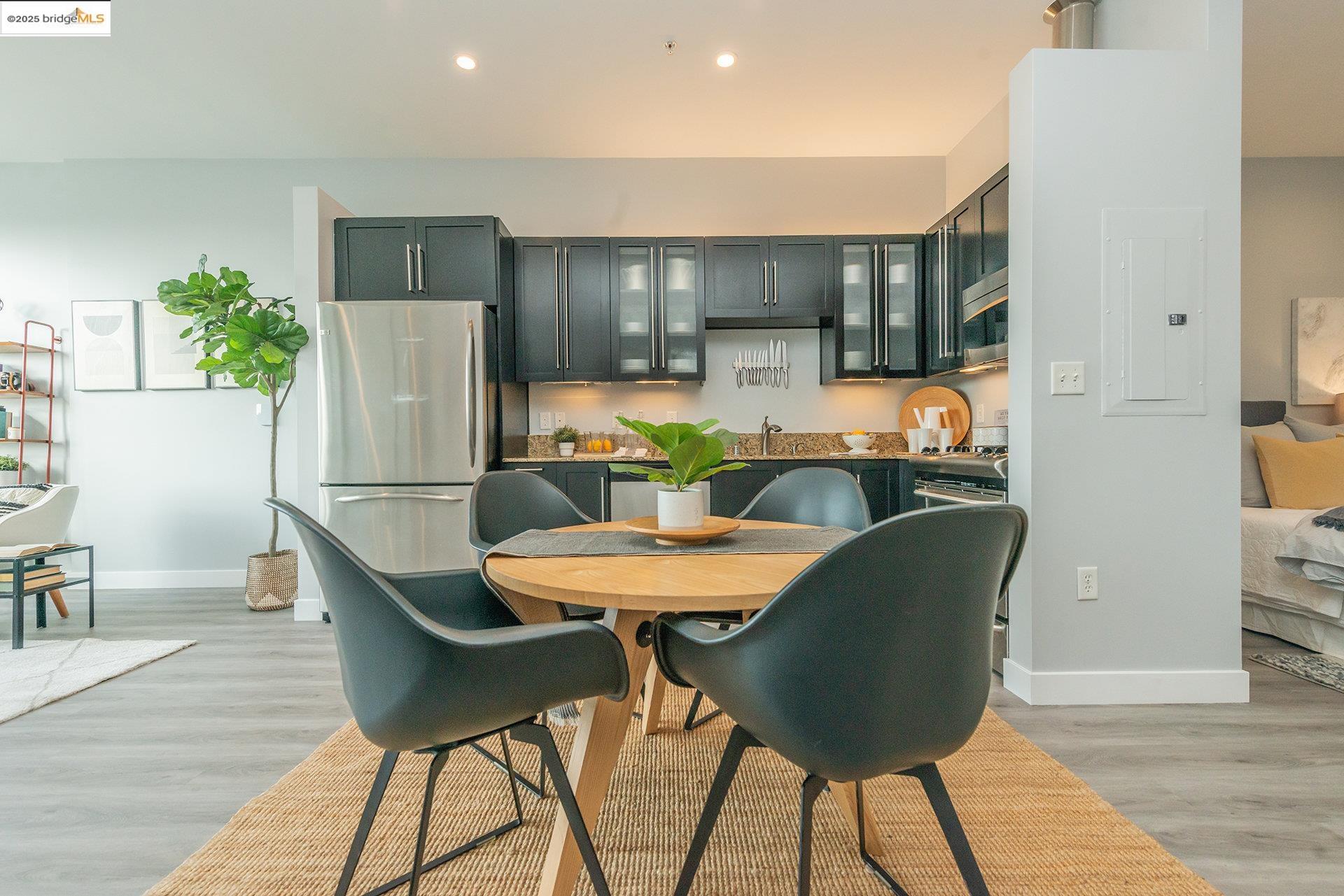 1001 46Th St # 220, Emeryville, California 94608, 1 Bedroom Bedrooms, 3 Rooms Rooms,1 BathroomBathrooms,Residential,For Sale,1001 46Th St # 220,41096729