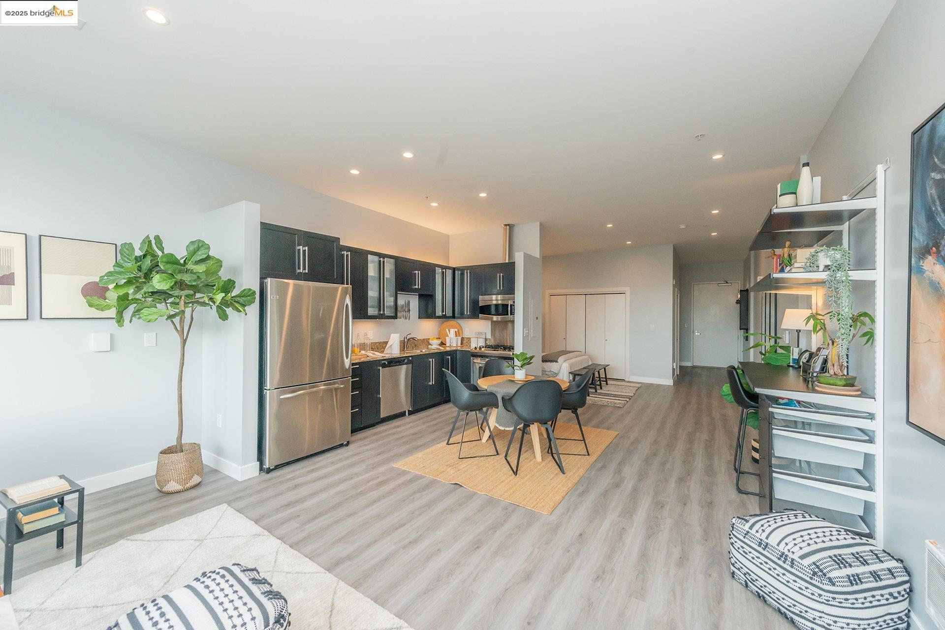 1001 46Th St # 220, Emeryville, California 94608, 1 Bedroom Bedrooms, 3 Rooms Rooms,1 BathroomBathrooms,Residential,For Sale,1001 46Th St # 220,41096729
