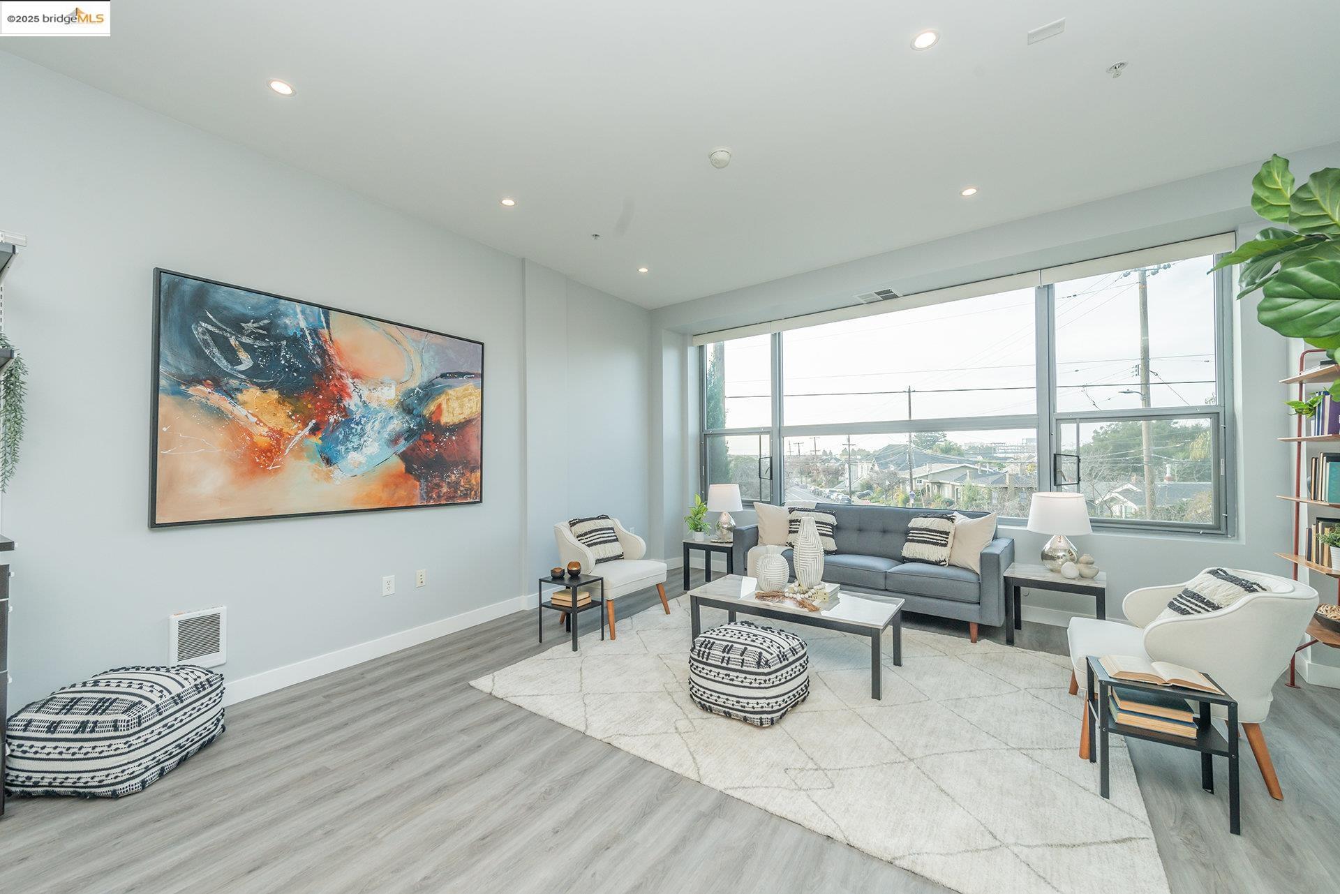1001 46Th St # 220, Emeryville, California 94608, 1 Bedroom Bedrooms, 3 Rooms Rooms,1 BathroomBathrooms,Residential,For Sale,1001 46Th St # 220,41096729