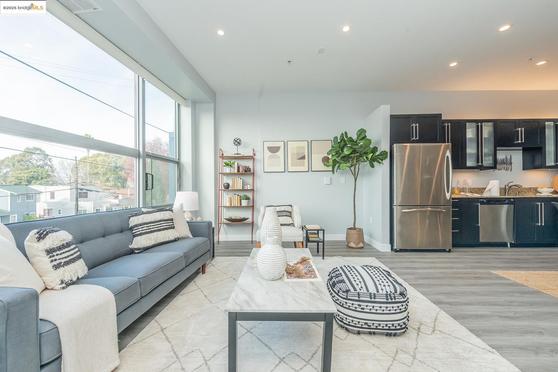 1001 46Th St # 220, Emeryville, California 94608, 1 Bedroom Bedrooms, 3 Rooms Rooms,1 BathroomBathrooms,Residential,For Sale,1001 46Th St # 220,41096729