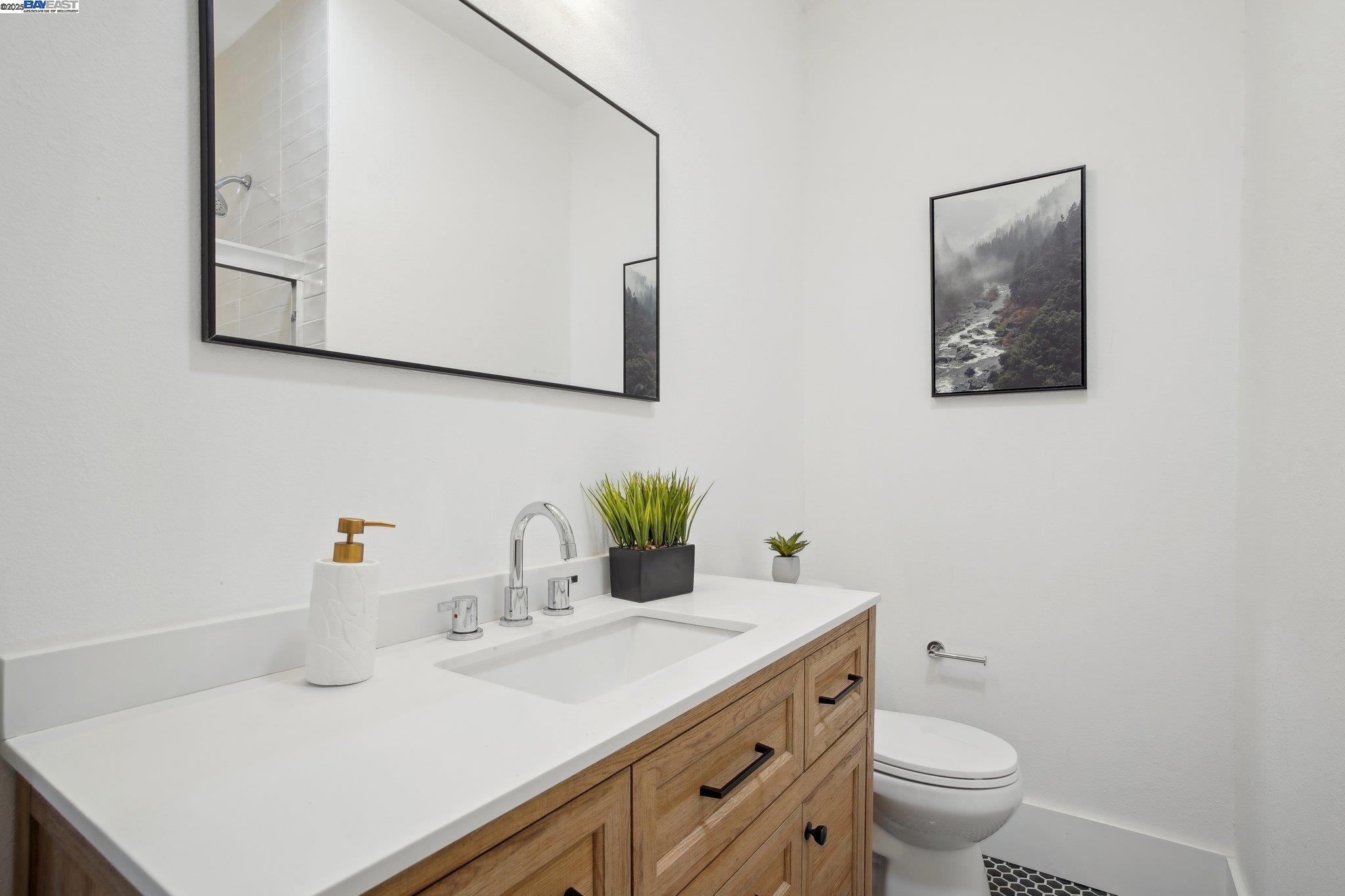 1834 8Th St, Alameda, California 94501, 2 Bedrooms Bedrooms, 5 Rooms Rooms,2 BathroomsBathrooms,Residential,For Sale,1834 8Th St,41096731