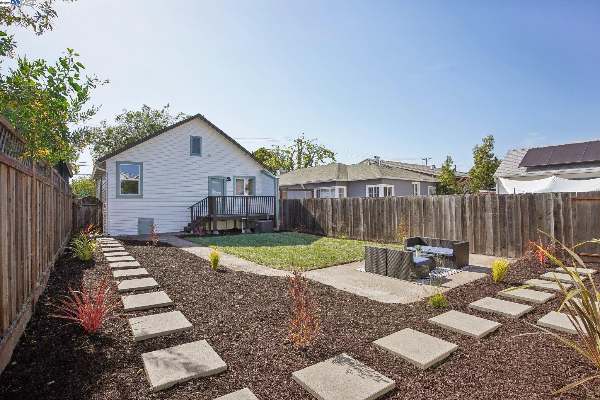 1834 8Th St, Alameda, California 94501, 2 Bedrooms Bedrooms, 5 Rooms Rooms,2 BathroomsBathrooms,Residential,For Sale,1834 8Th St,41096731