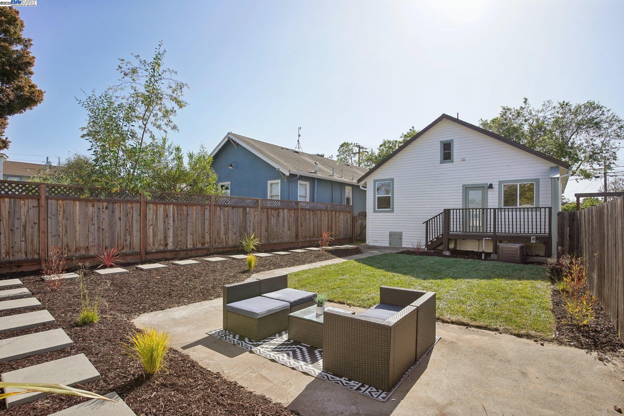 1834 8Th St, Alameda, California 94501, 2 Bedrooms Bedrooms, 5 Rooms Rooms,2 BathroomsBathrooms,Residential,For Sale,1834 8Th St,41096731