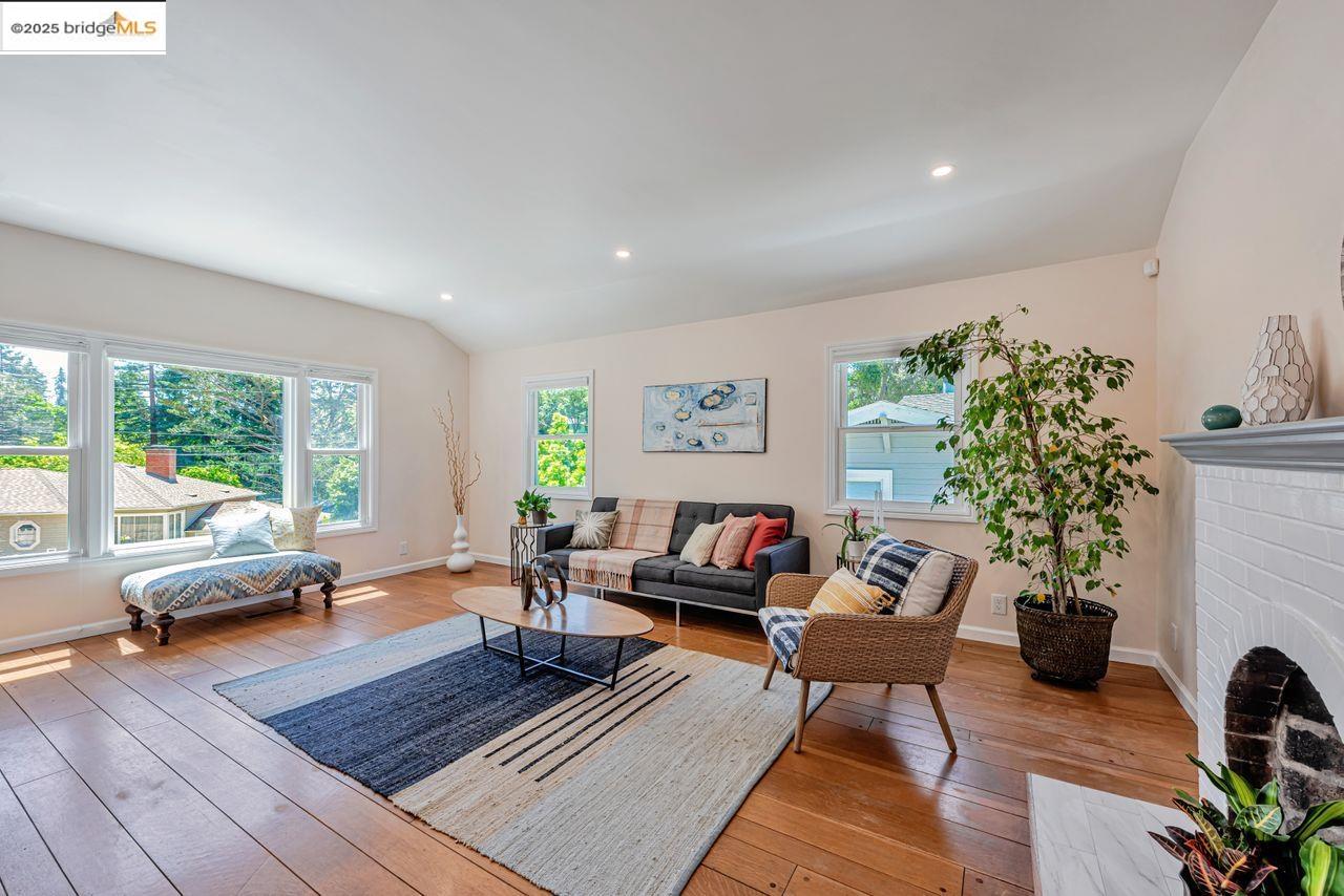 Detail Gallery Image 1 of 1 For 4373 Rettig Ave., Oakland,  CA 94602-3511 - 2 Beds | 2 Baths