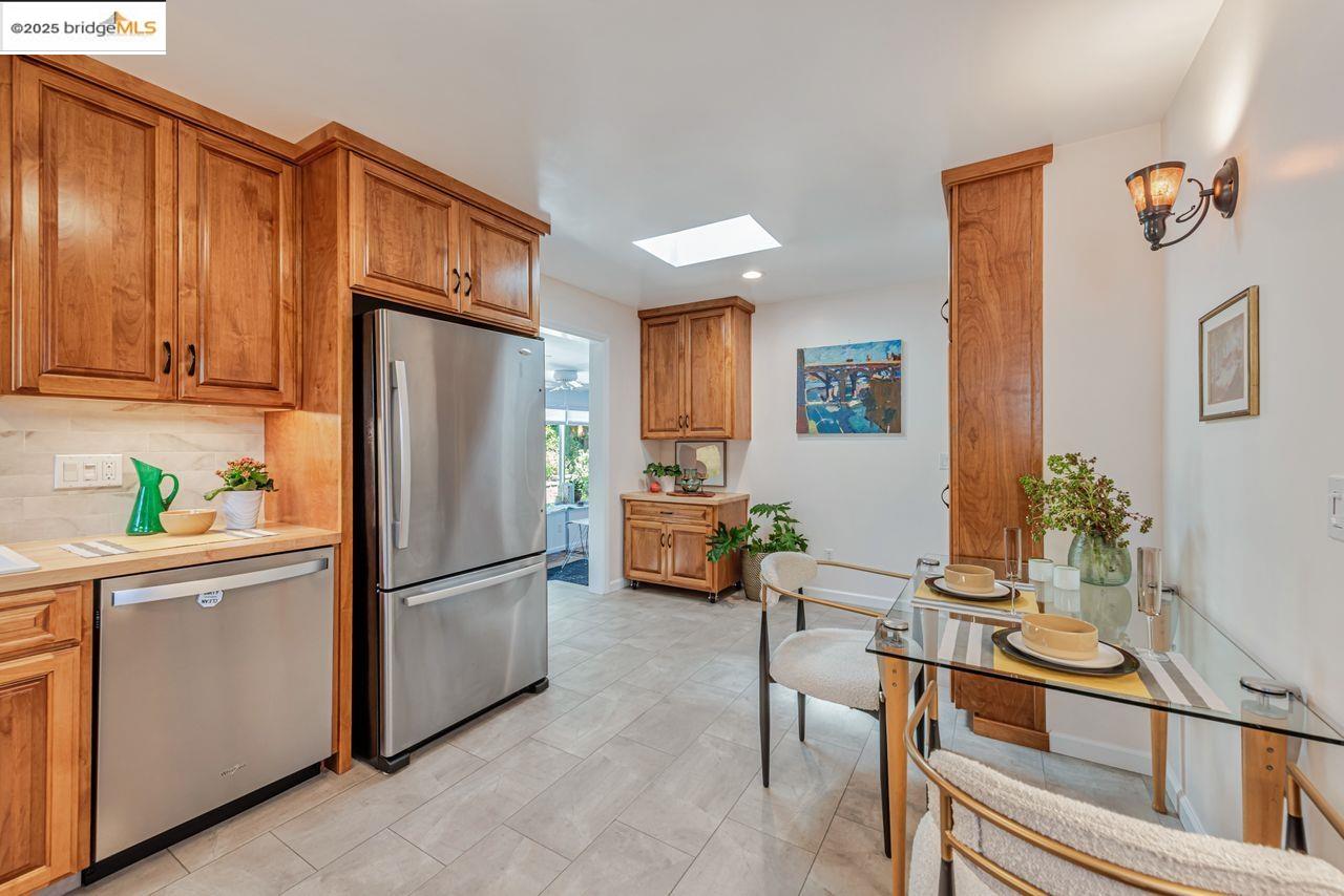 Detail Gallery Image 12 of 39 For 4373 Rettig, Oakland,  CA 94602-3511 - 2 Beds | 2 Baths