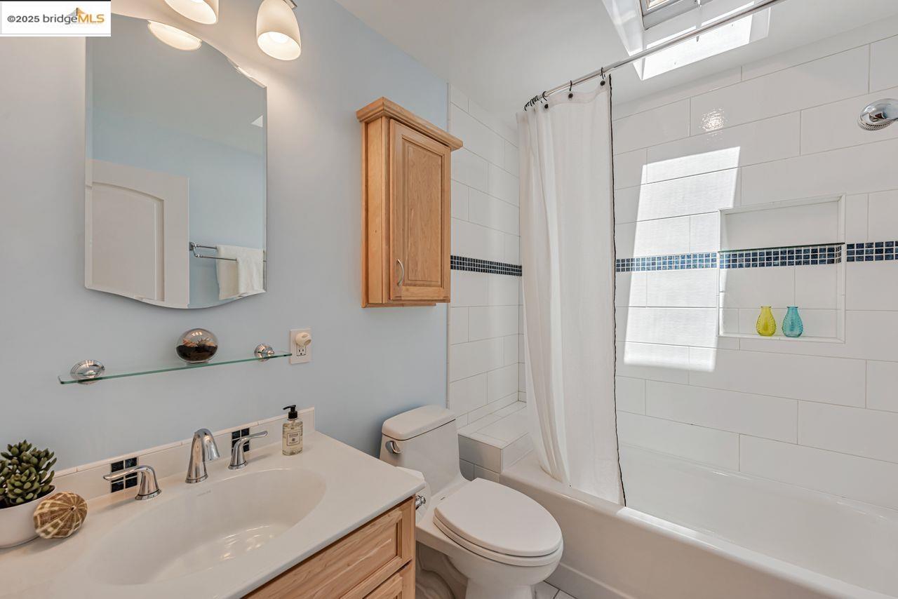 Detail Gallery Image 24 of 39 For 4373 Rettig, Oakland,  CA 94602-3511 - 2 Beds | 2 Baths