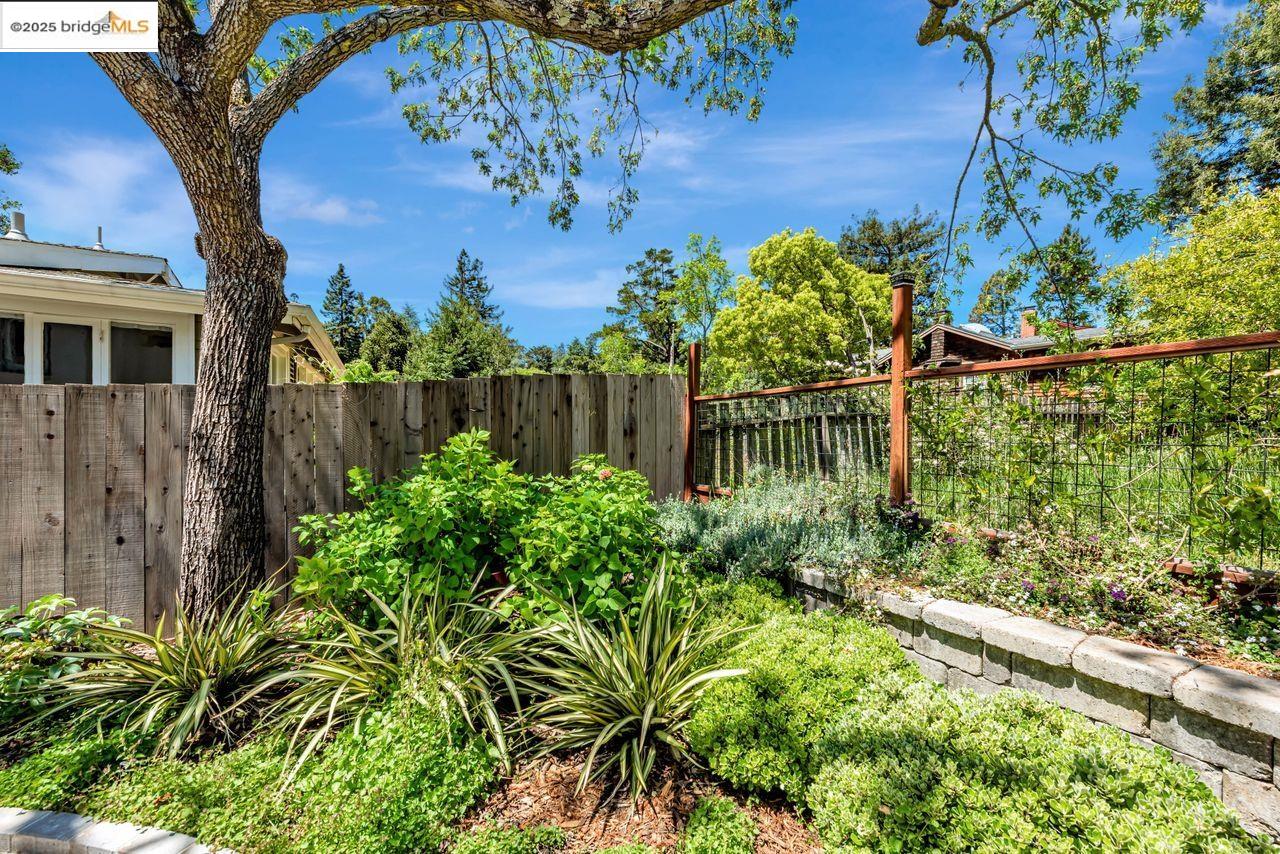 Detail Gallery Image 34 of 39 For 4373 Rettig, Oakland,  CA 94602-3511 - 2 Beds | 2 Baths