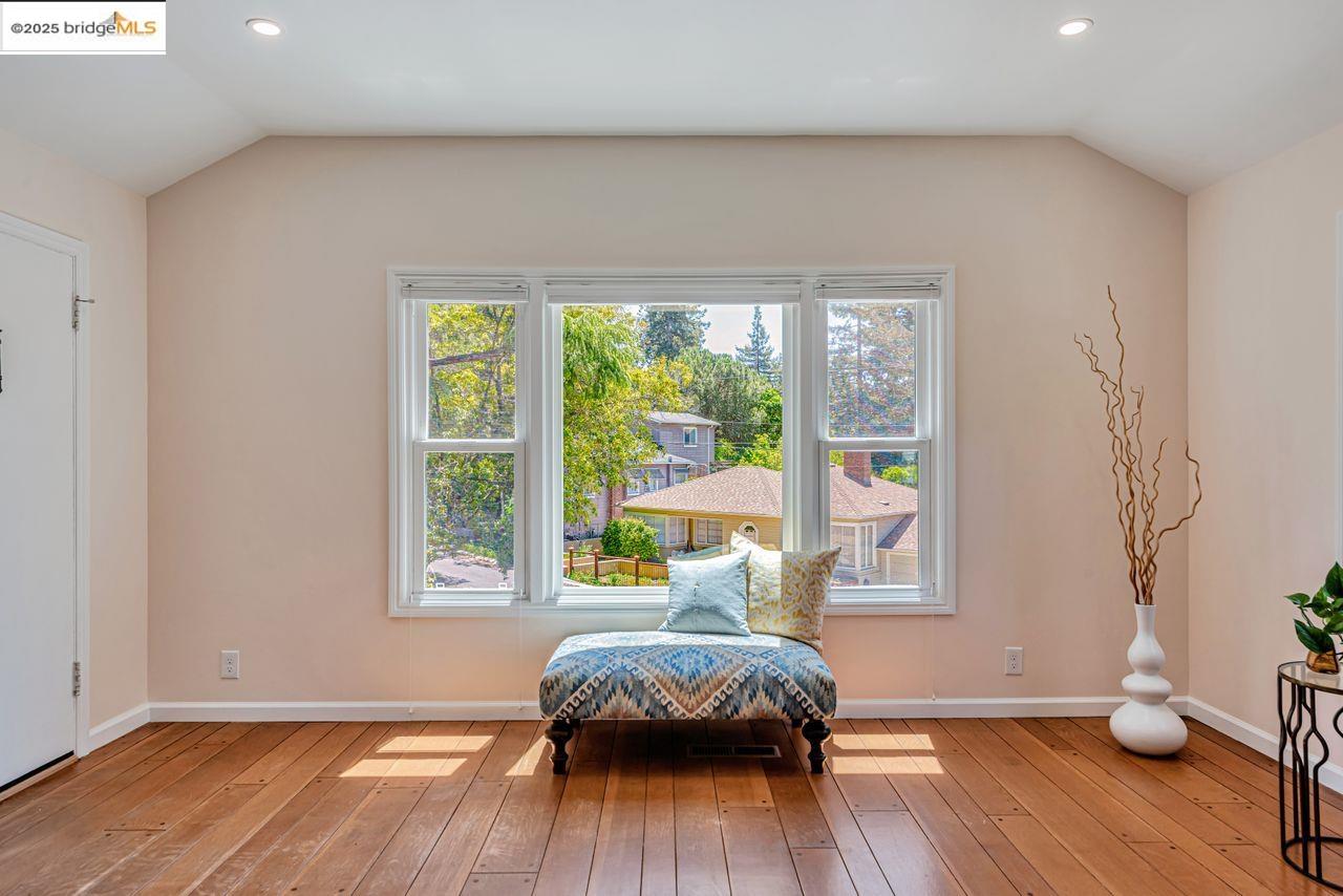 Detail Gallery Image 5 of 39 For 4373 Rettig, Oakland,  CA 94602-3511 - 2 Beds | 2 Baths