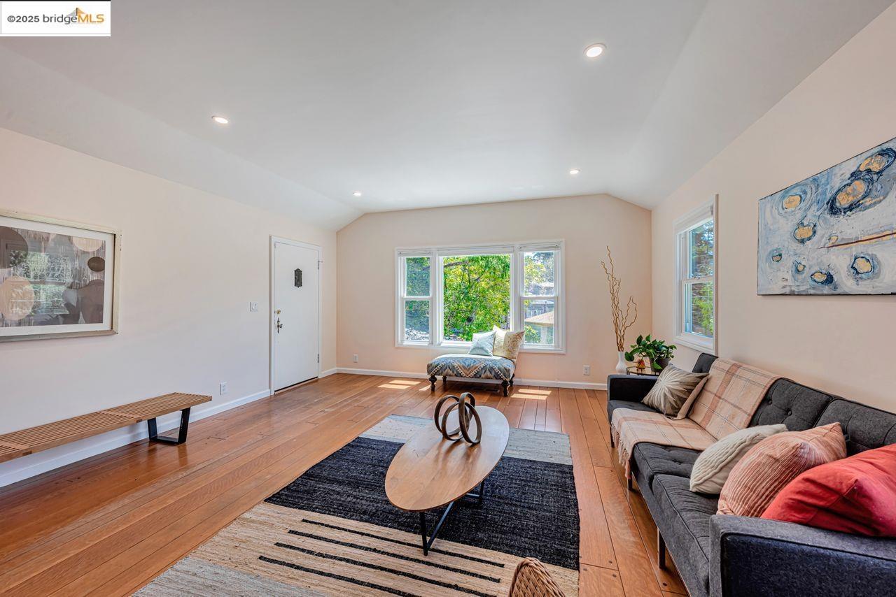 Detail Gallery Image 6 of 39 For 4373 Rettig, Oakland,  CA 94602-3511 - 2 Beds | 2 Baths