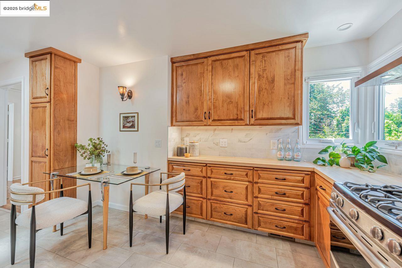 Detail Gallery Image 8 of 39 For 4373 Rettig, Oakland,  CA 94602-3511 - 2 Beds | 2 Baths