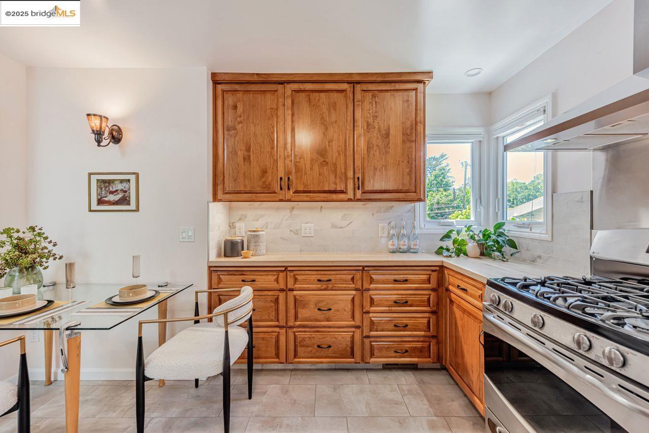 Detail Gallery Image 10 of 39 For 4373 Rettig, Oakland,  CA 94602-3511 - 2 Beds | 2 Baths