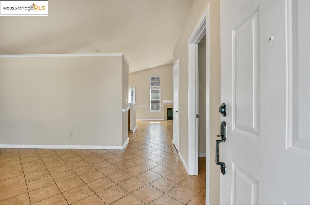 Detail Gallery Image 2 of 32 For 2410 Almaden Ct, Stockton,  CA 95206 - 4 Beds | 2 Baths
