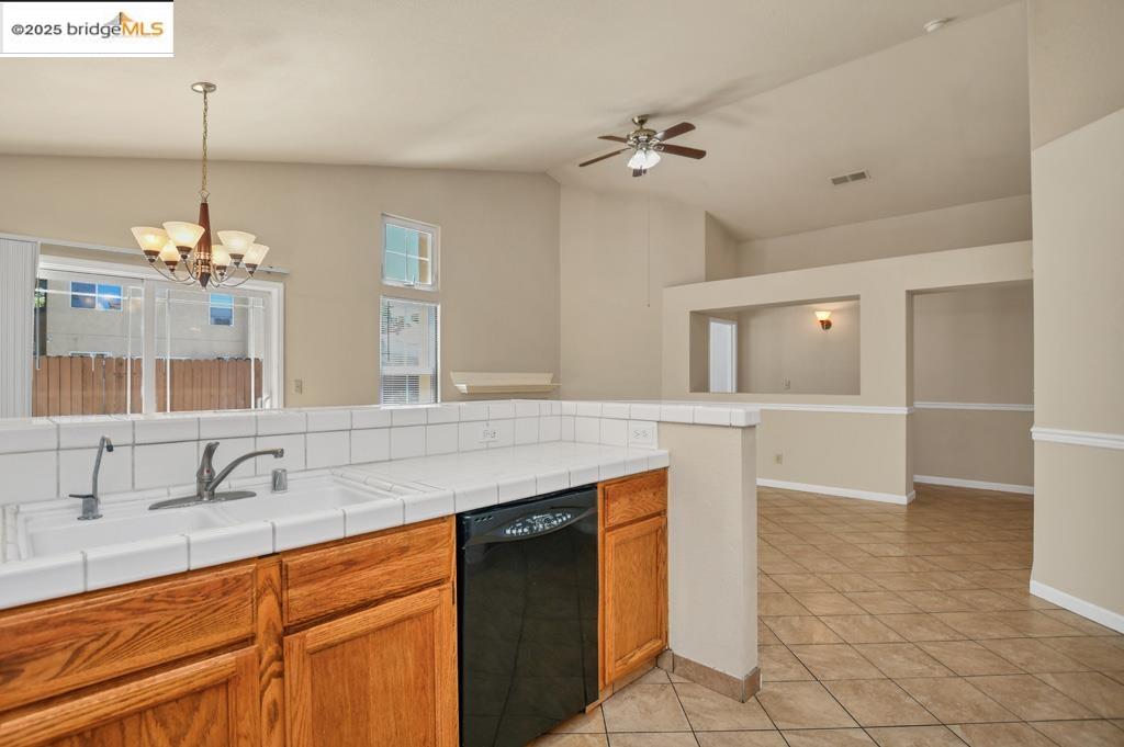 Detail Gallery Image 11 of 32 For 2410 Almaden Ct, Stockton,  CA 95206 - 4 Beds | 2 Baths