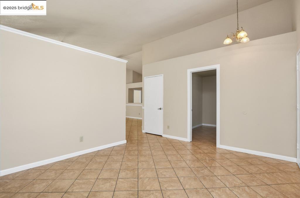 Detail Gallery Image 4 of 32 For 2410 Almaden Ct, Stockton,  CA 95206 - 4 Beds | 2 Baths